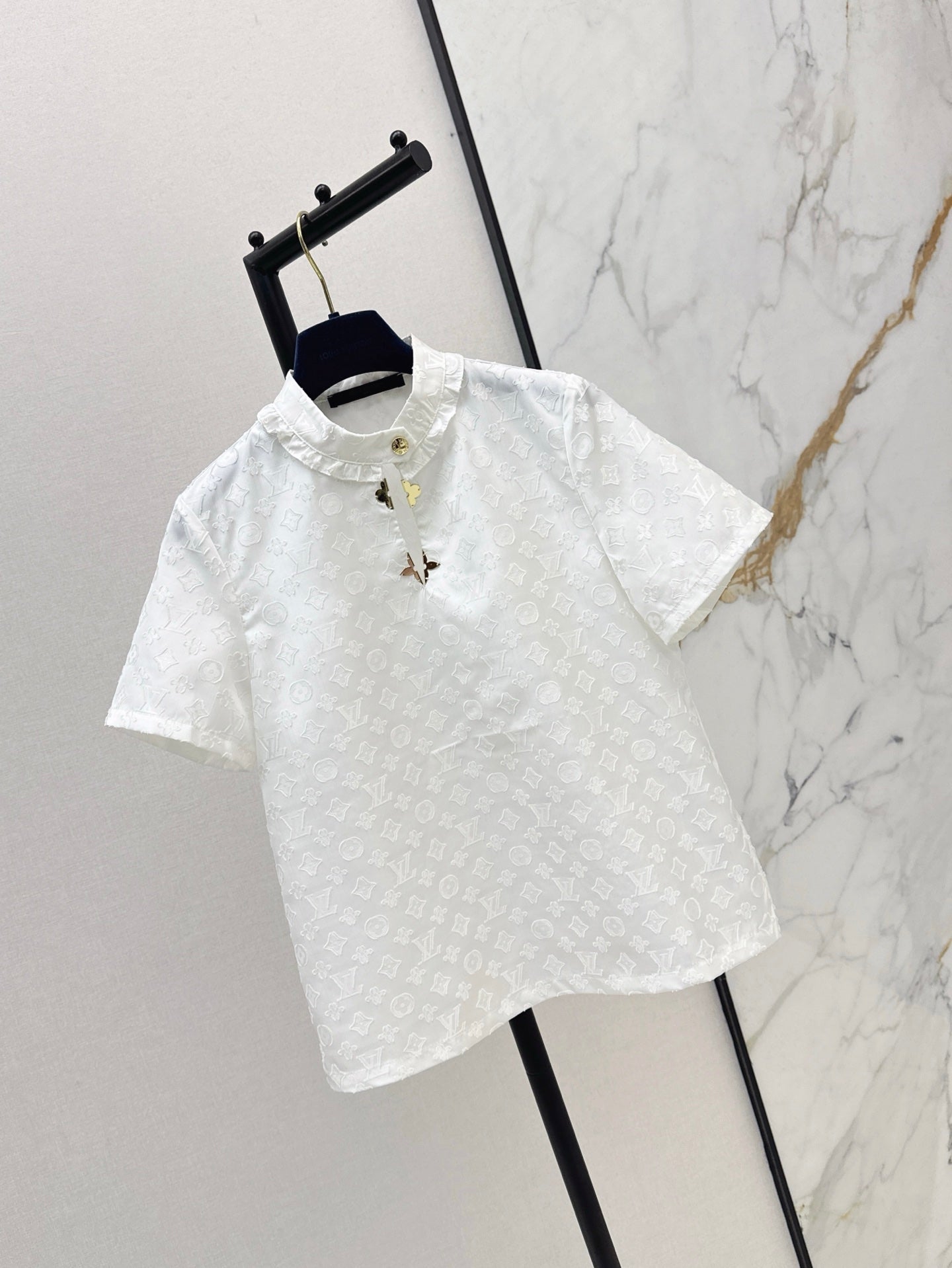 Loui* 25ss monogram jacquard stand collar top