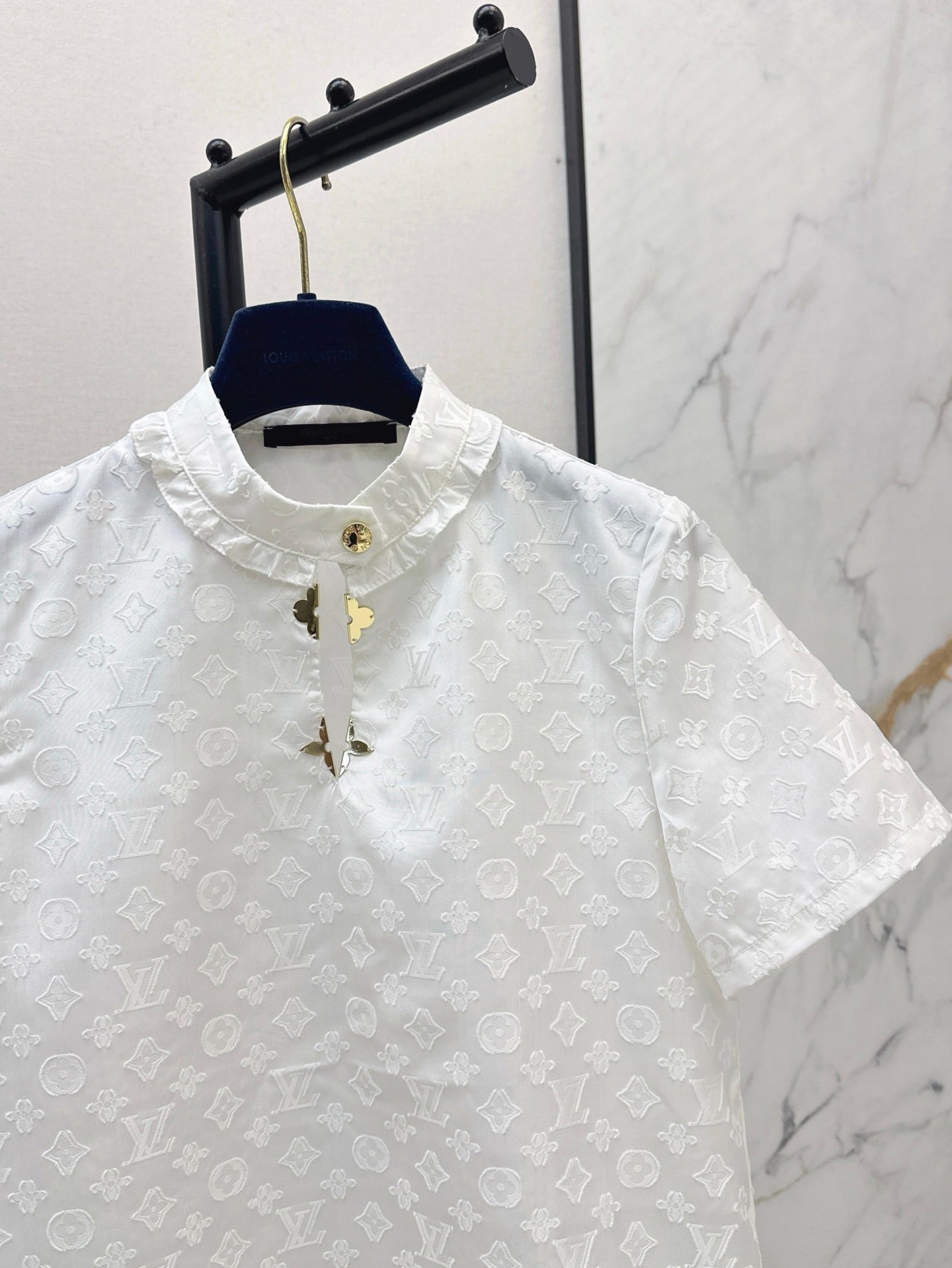 Loui* 25ss monogram jacquard stand collar top