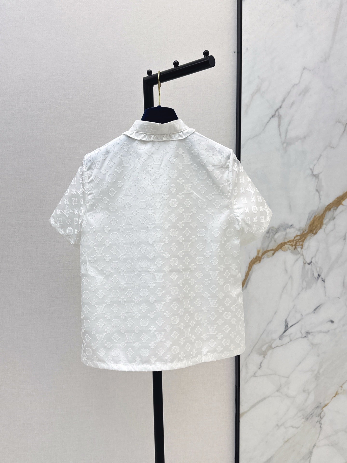 Loui* 25ss monogram jacquard stand collar top