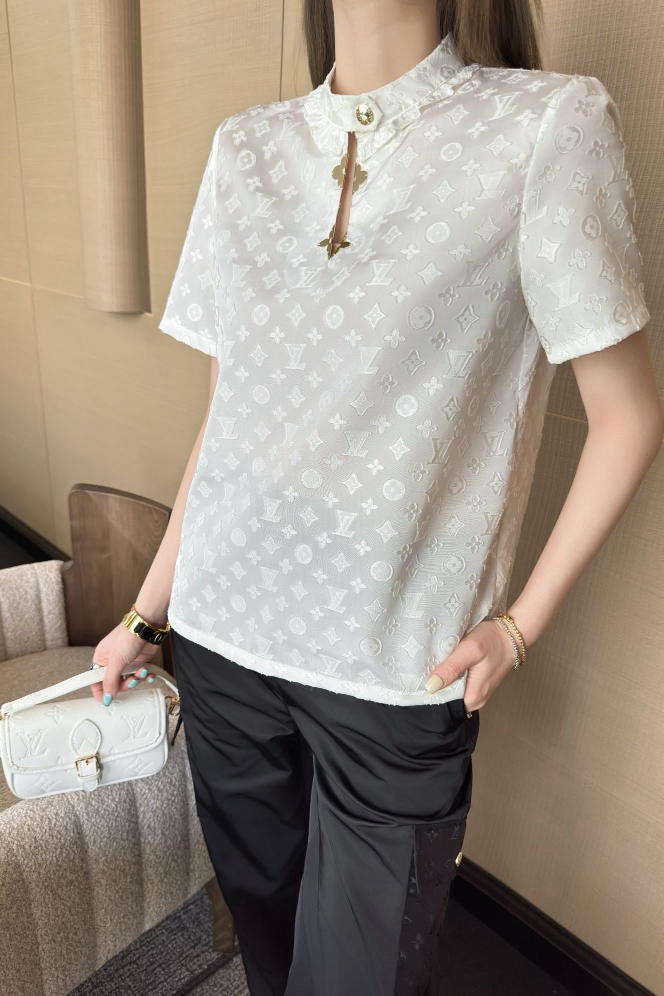 Loui* 25ss monogram jacquard stand collar top