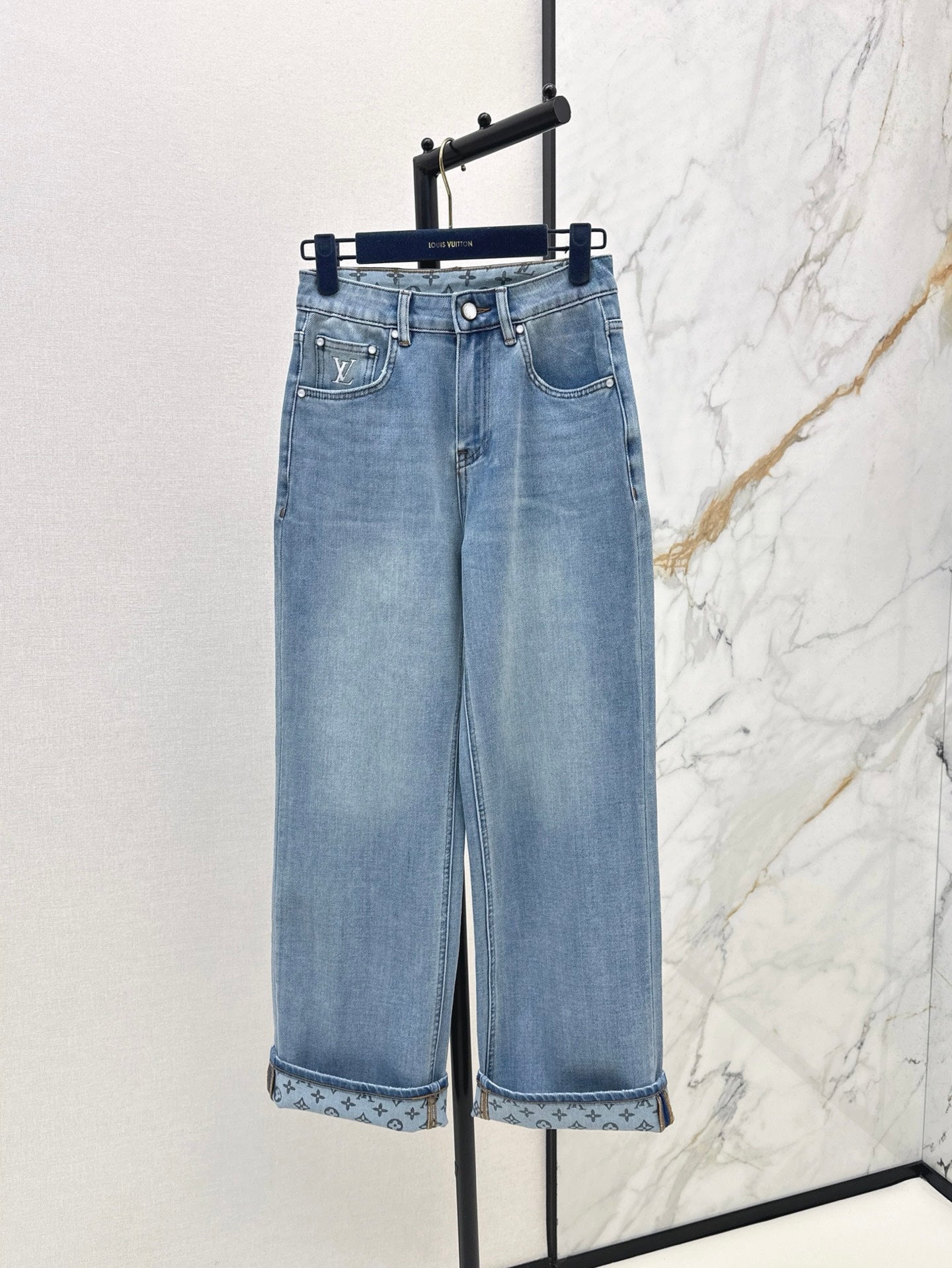 Loui* 25ss embroidered Straight-Cut Jeans