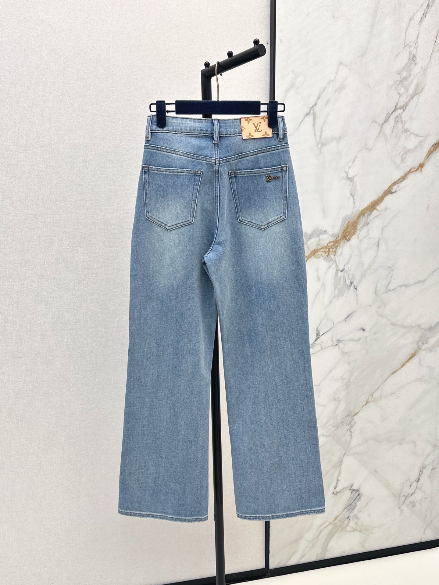 Loui* 25ss embroidered Straight-Cut Jeans