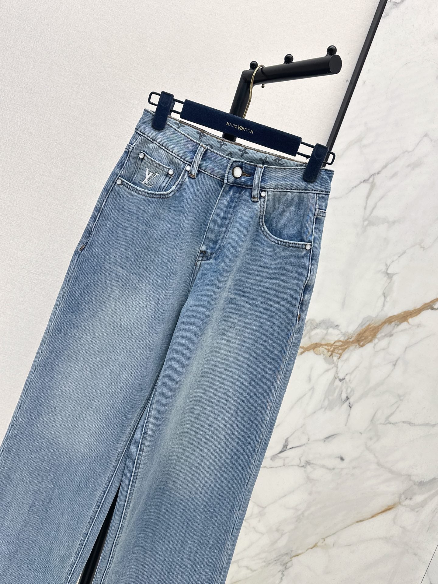 Loui* 25ss embroidered Straight-Cut Jeans