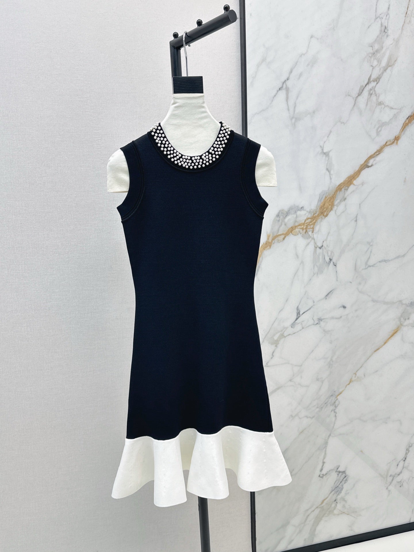 C*nel 25ss two-tone fitted knit dress