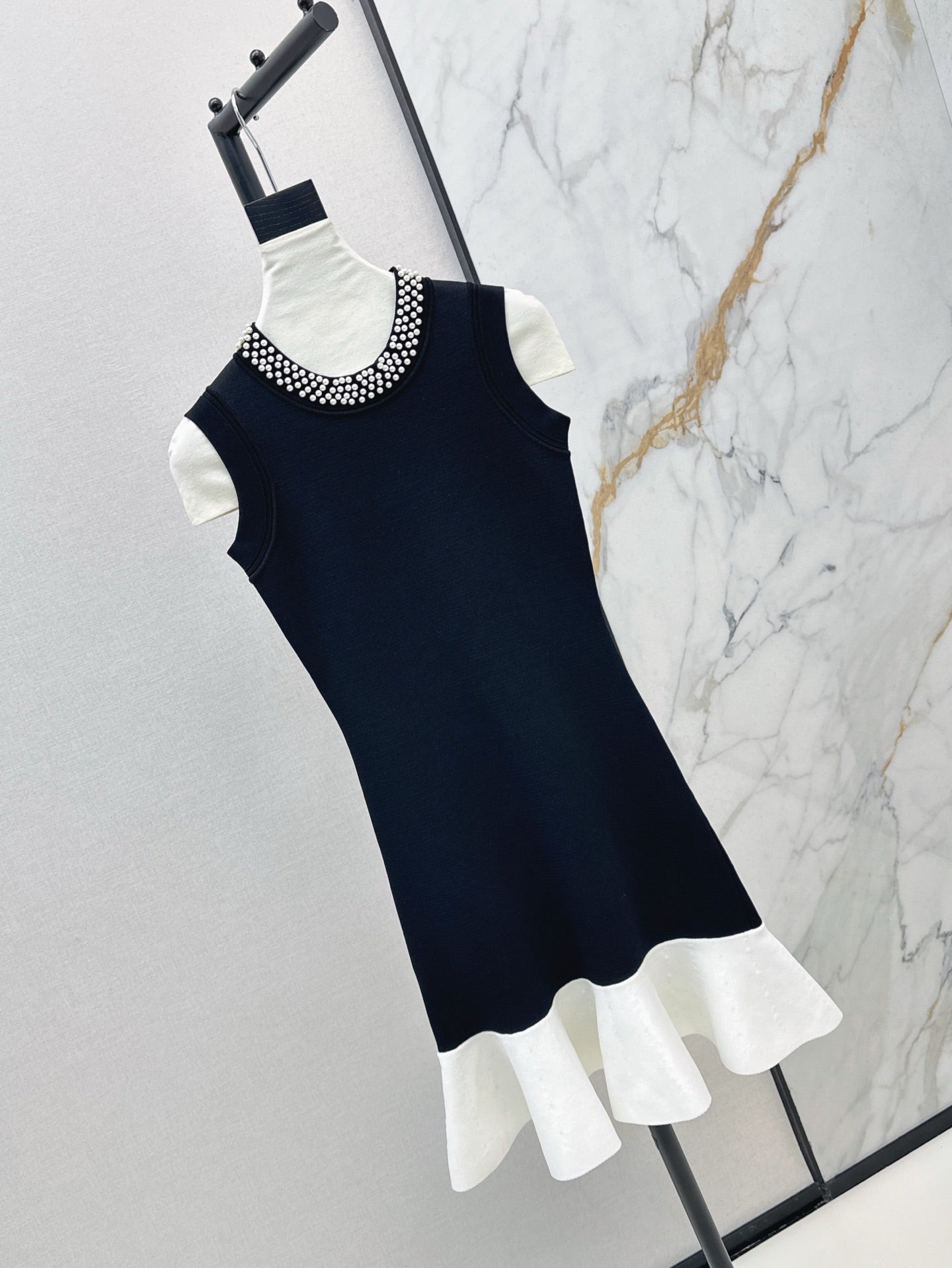 C*nel 25ss two-tone fitted knit dress