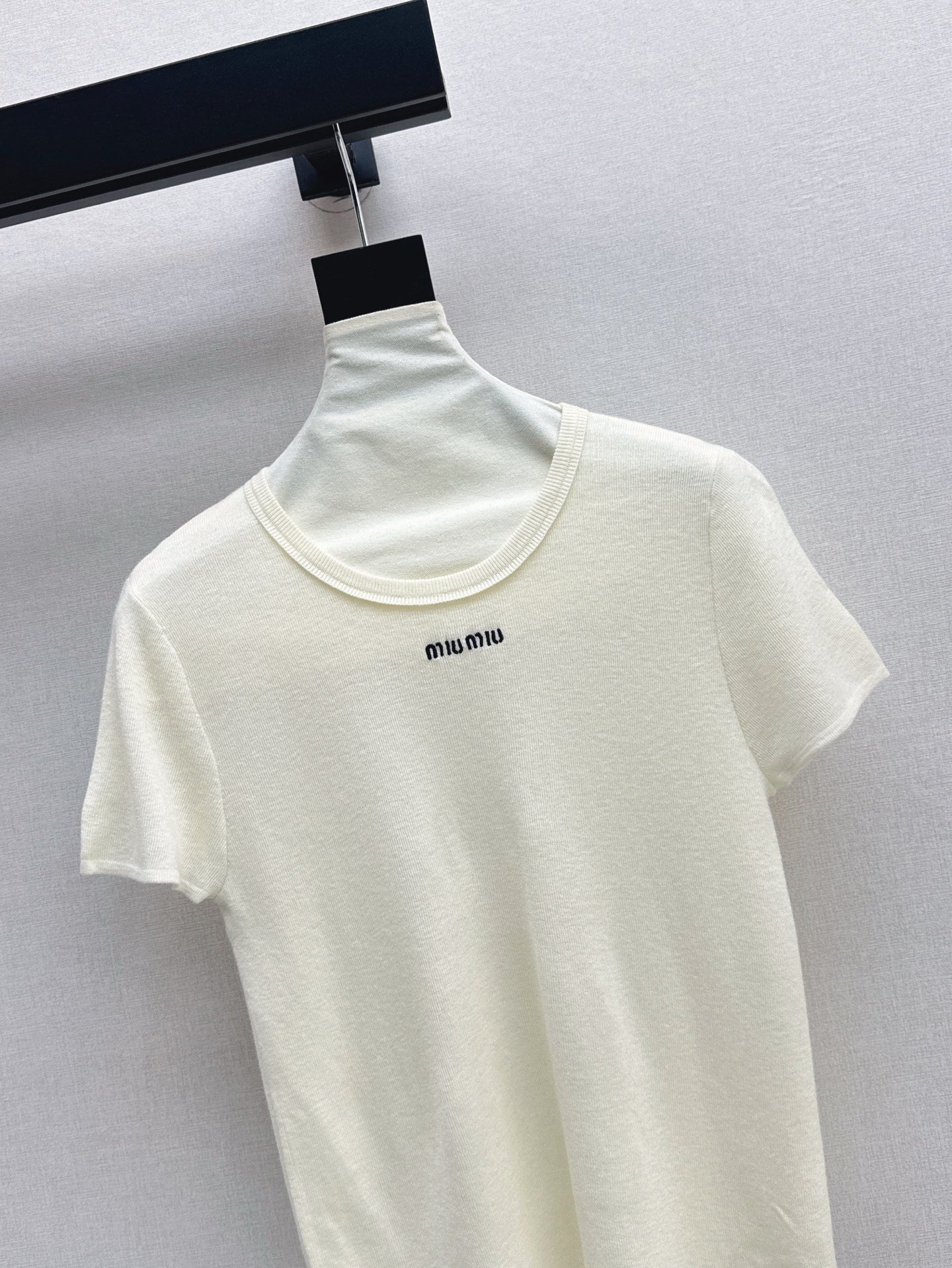 M*u 25ss embroidered knit top