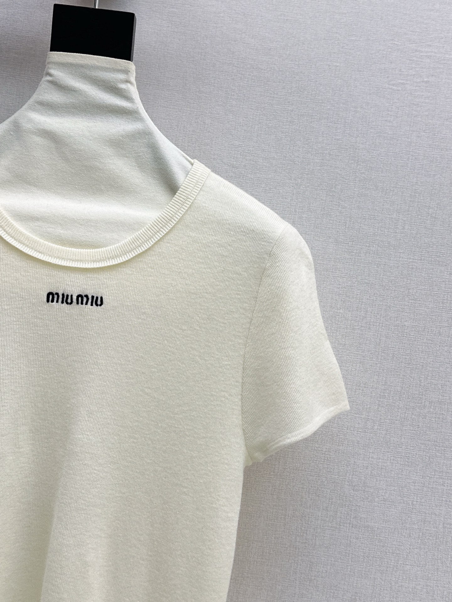 M*u 25ss embroidered knit top