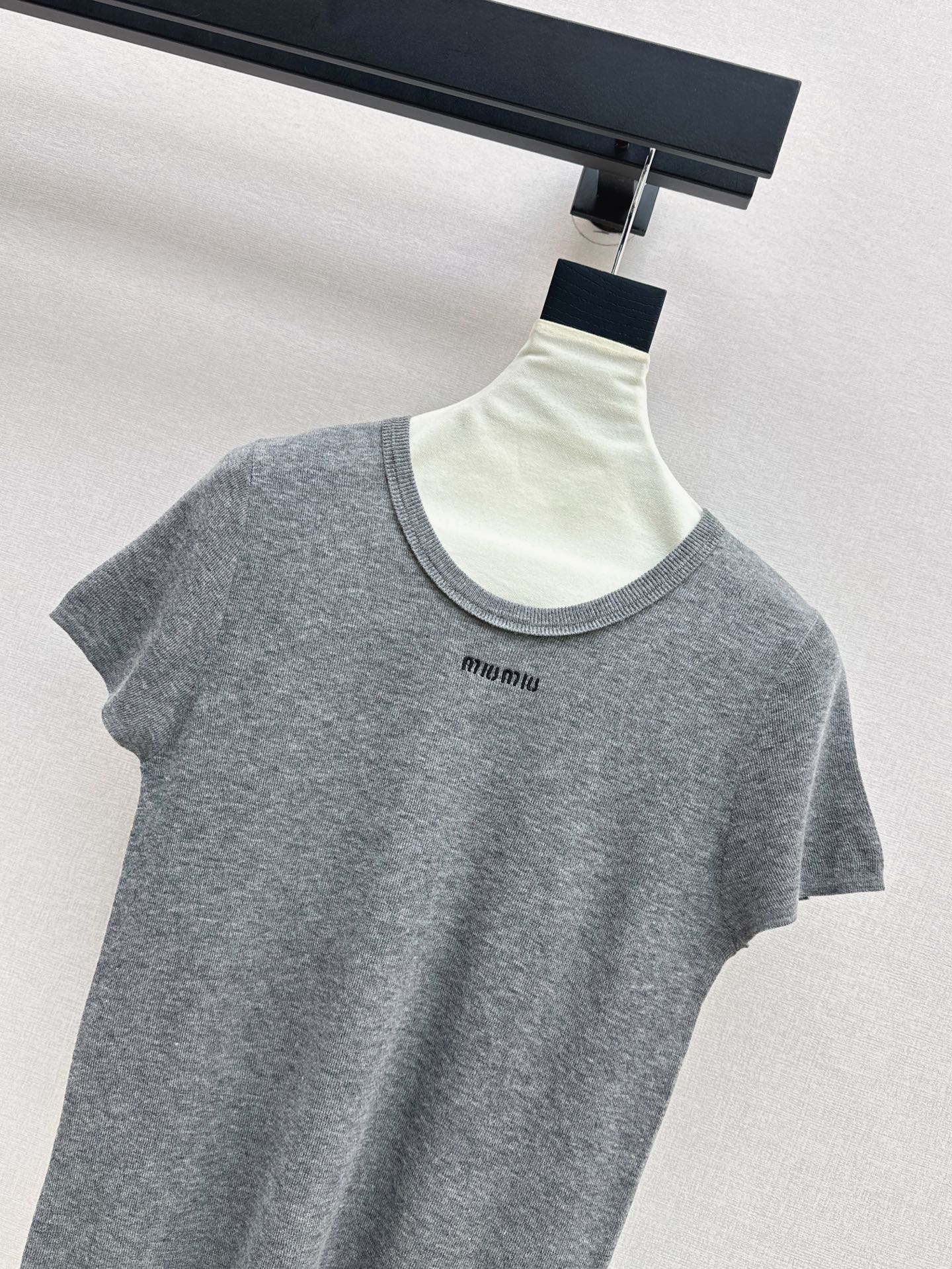 M*u 25ss embroidered knit top