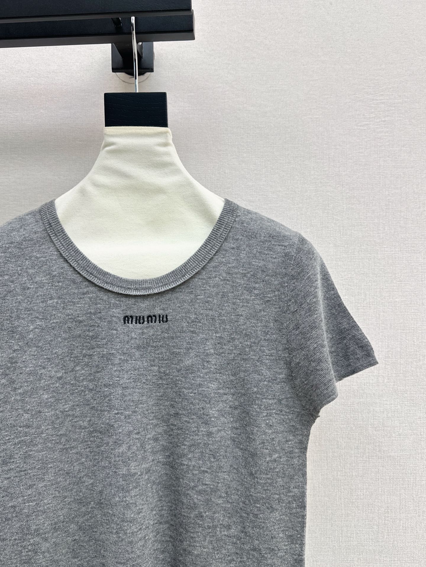 M*u 25ss embroidered knit top