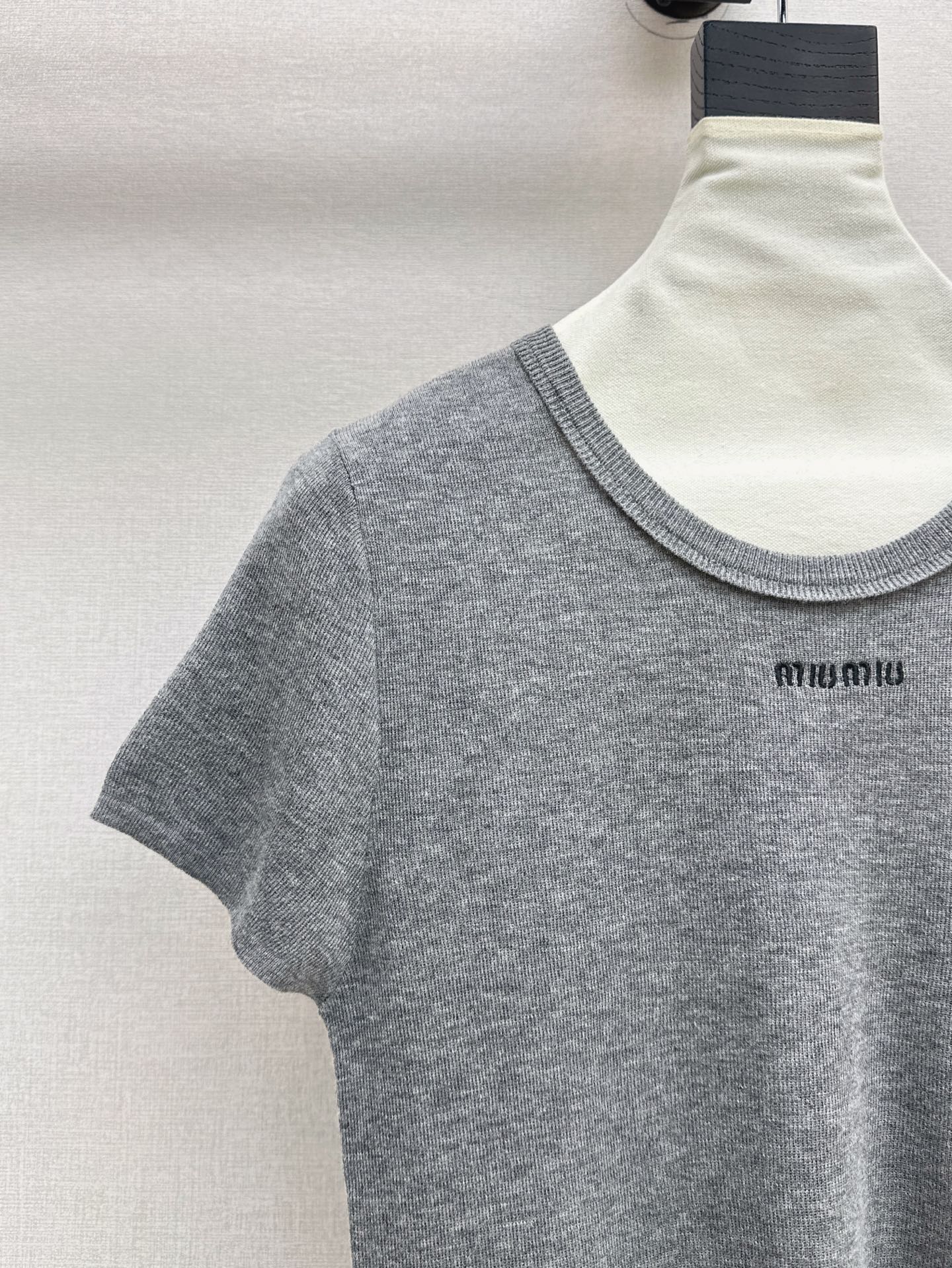 M*u 25ss embroidered knit top