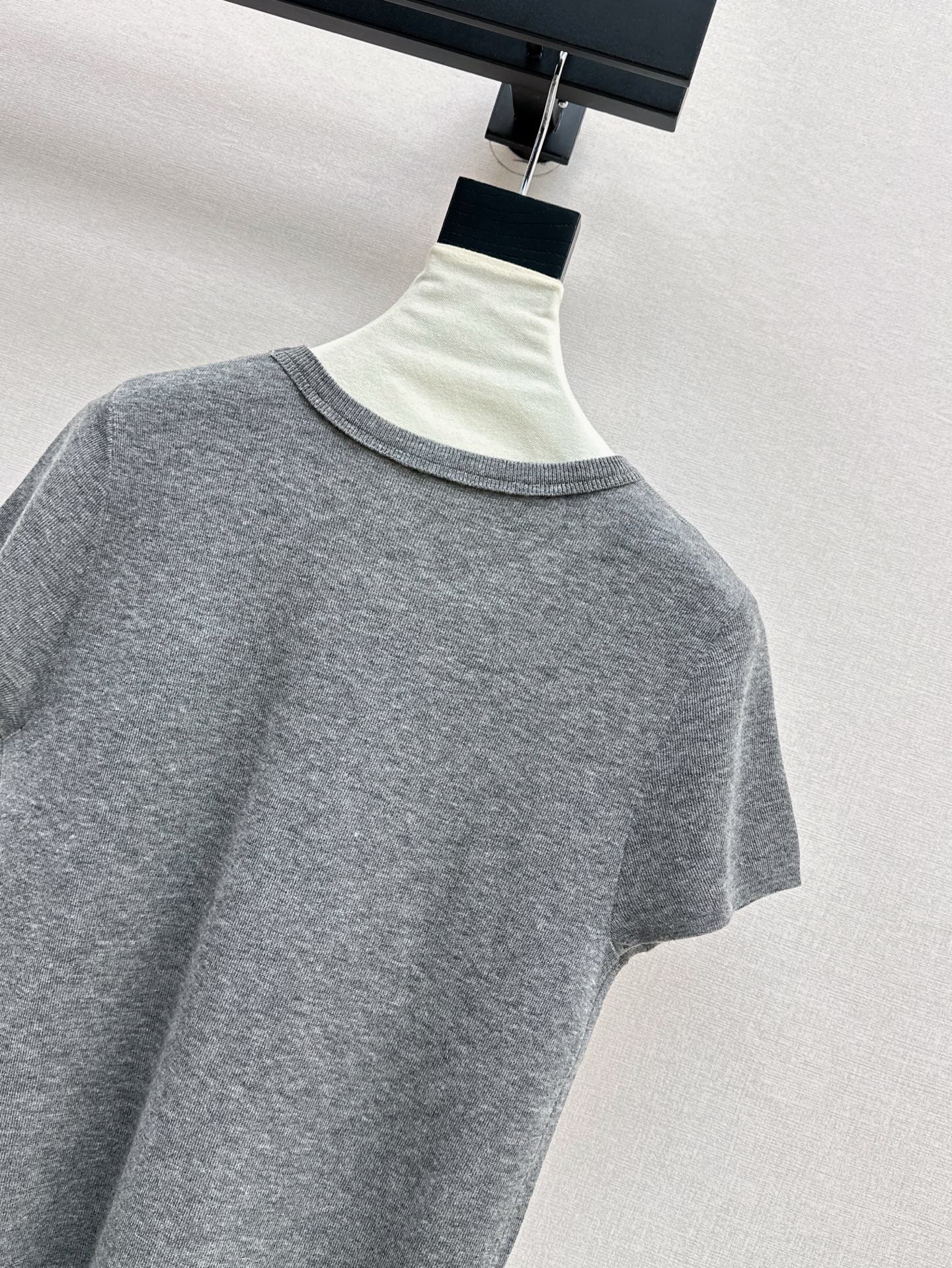 M*u 25ss embroidered knit top