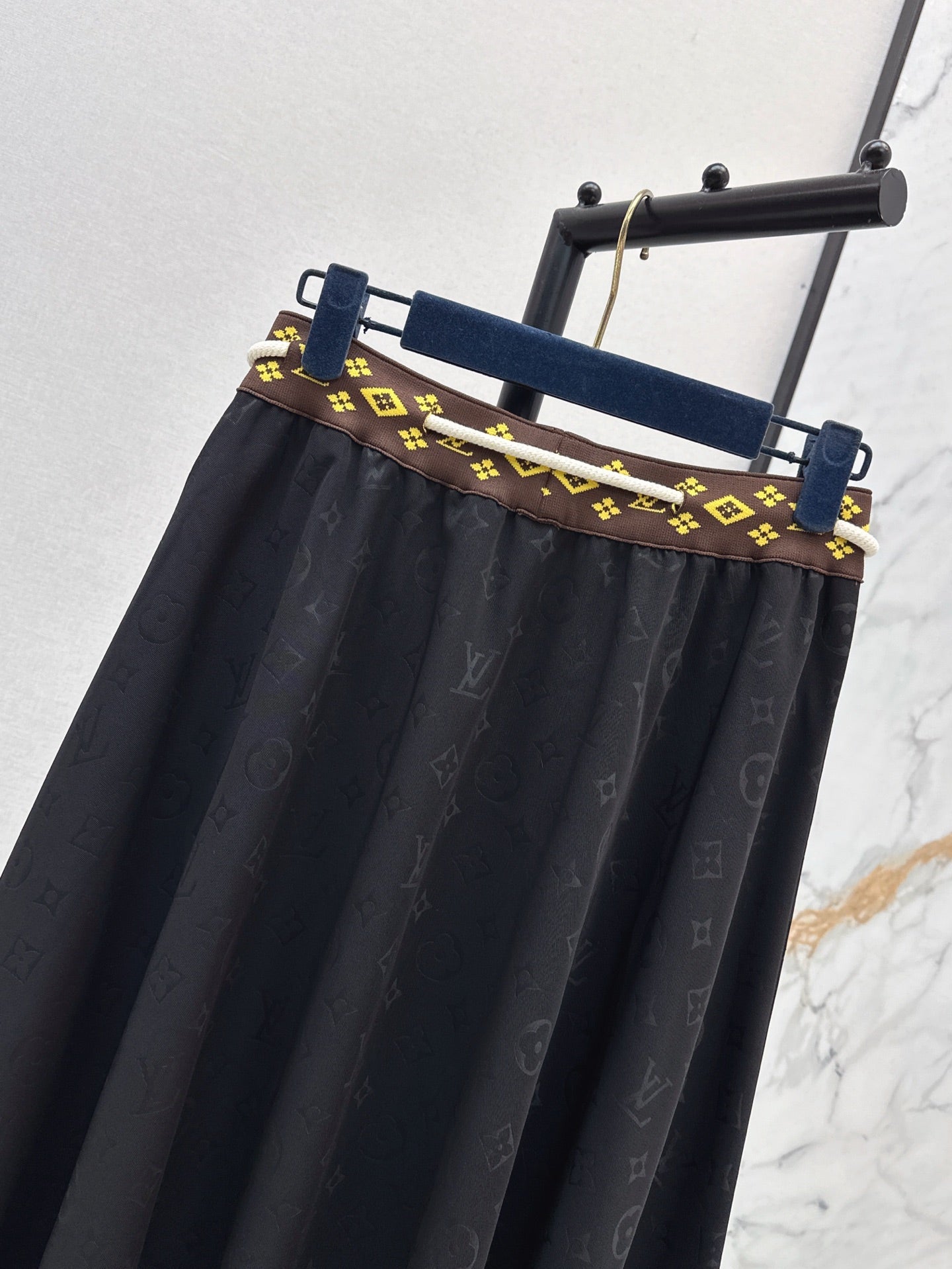 Loui* 25ss monogram elastic waist skirt