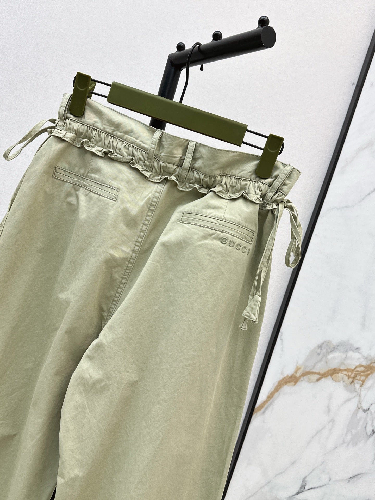 Gu*25ss Drawstring wide-leg pants