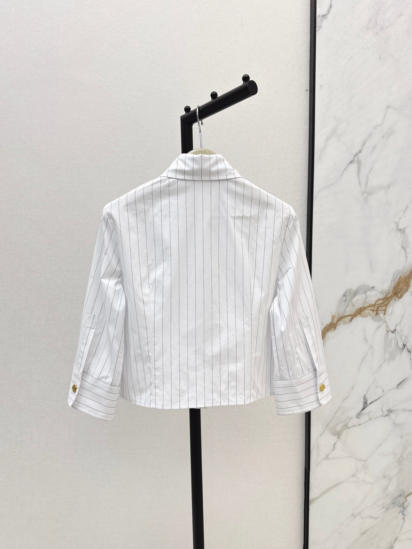 Bur* 25ss Three-quarter sleeves cropped shirt