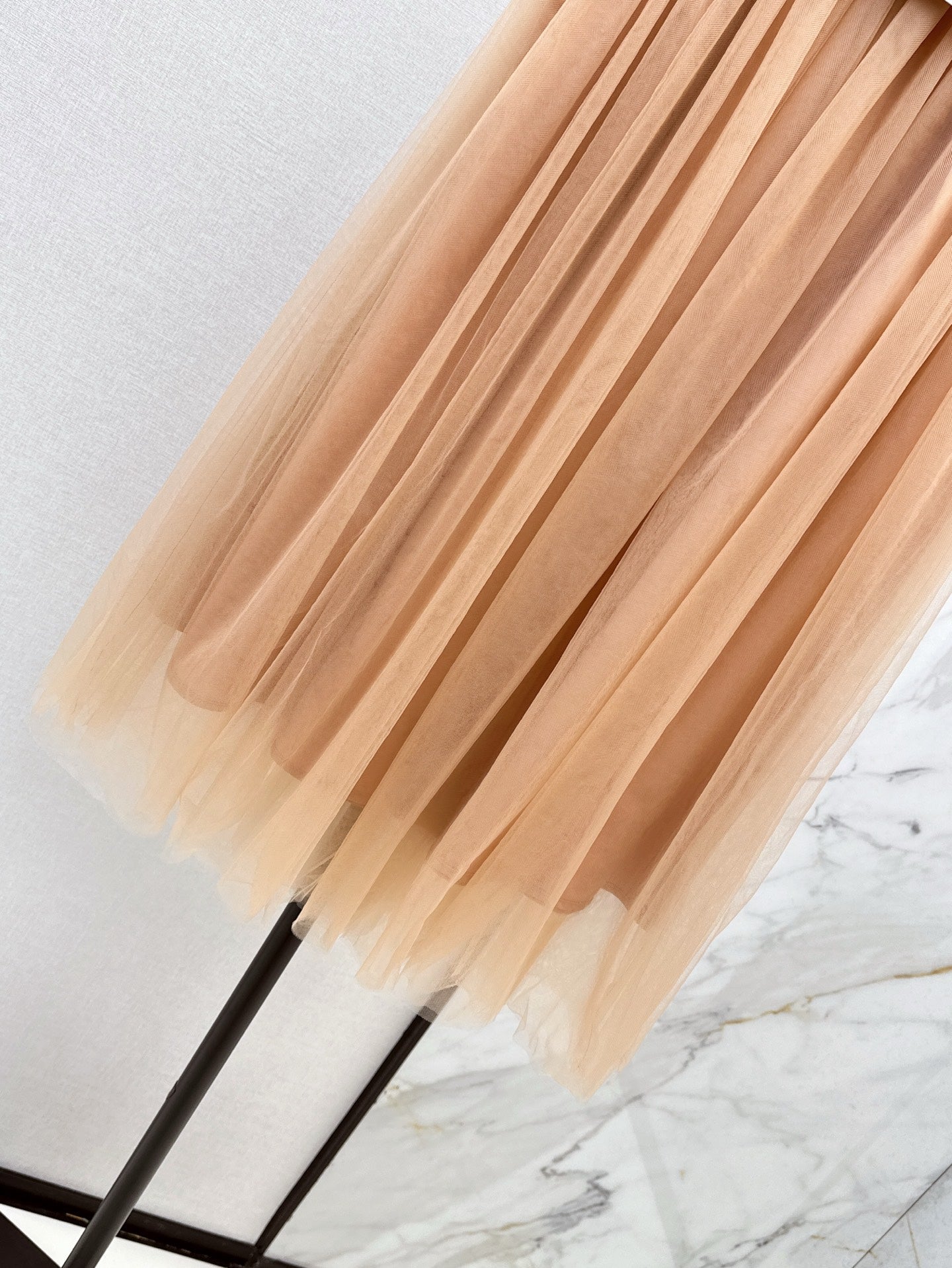 D*r 25ss mid-length pleated skirt