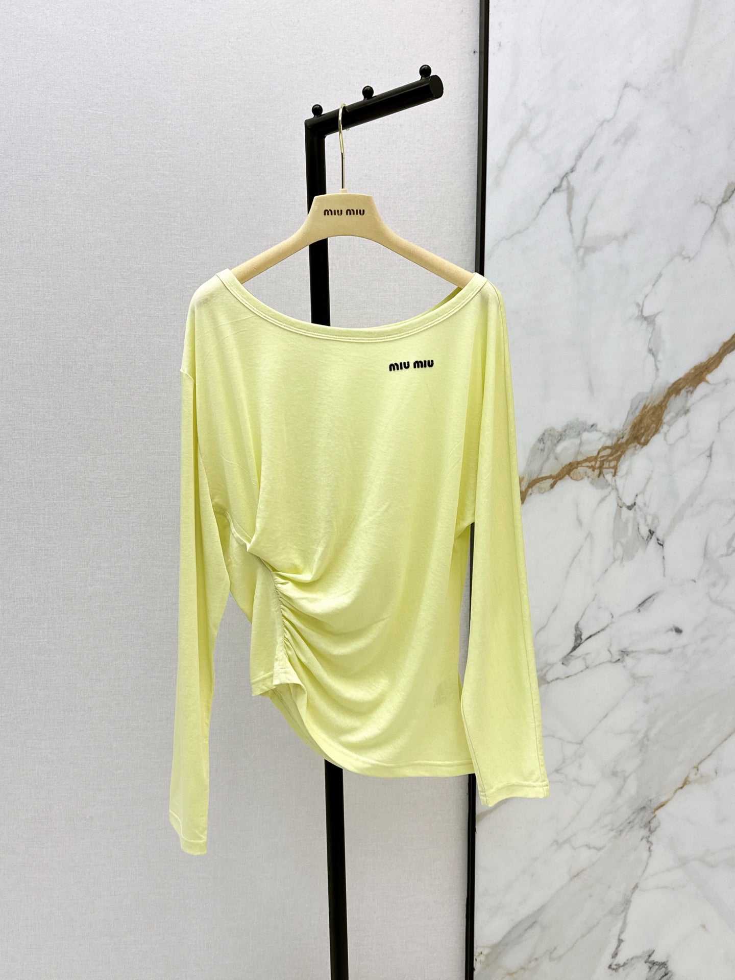M*u 25ss Boat neck pullover top