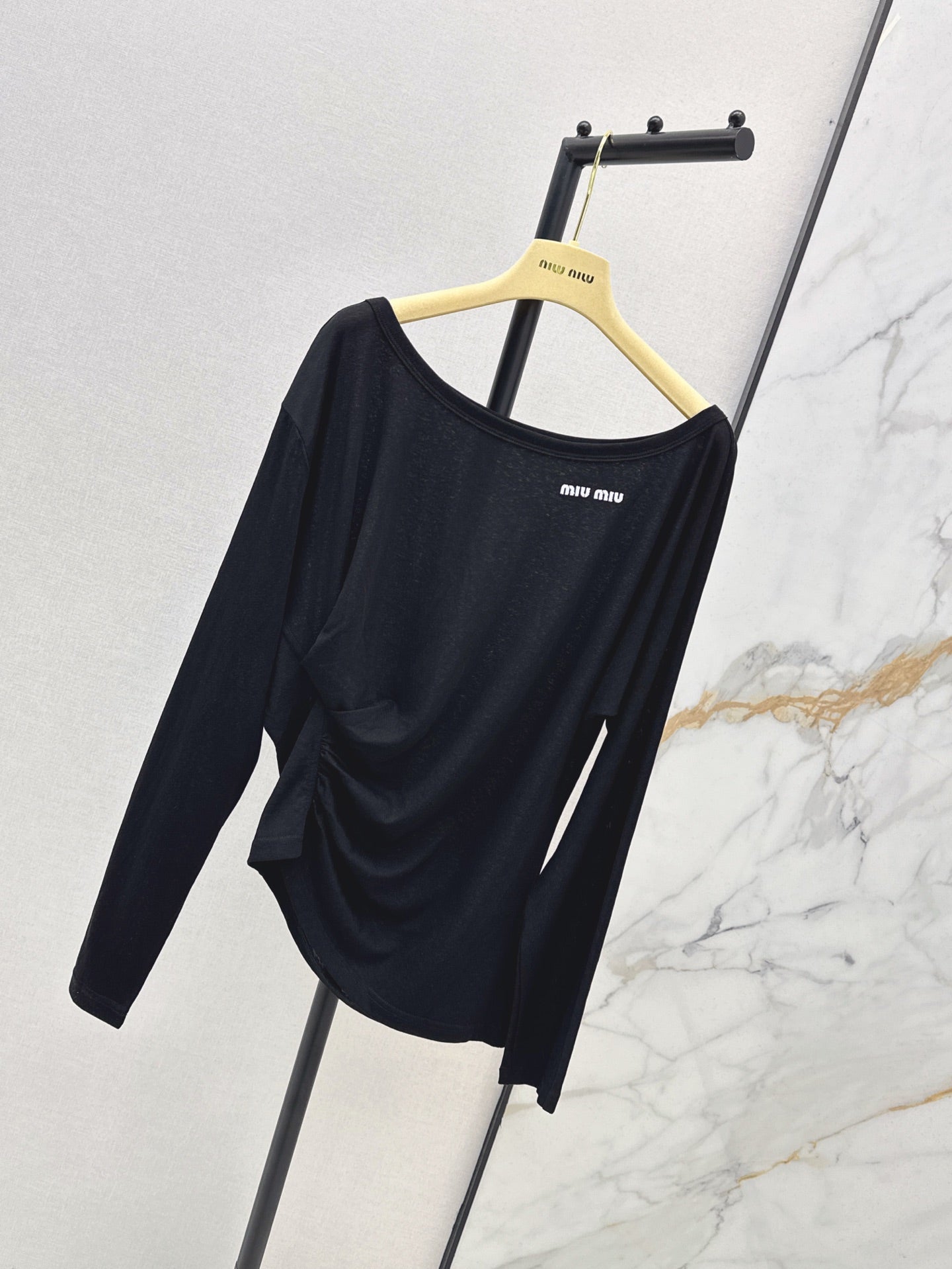 M*u 25ss Boat neck pullover top