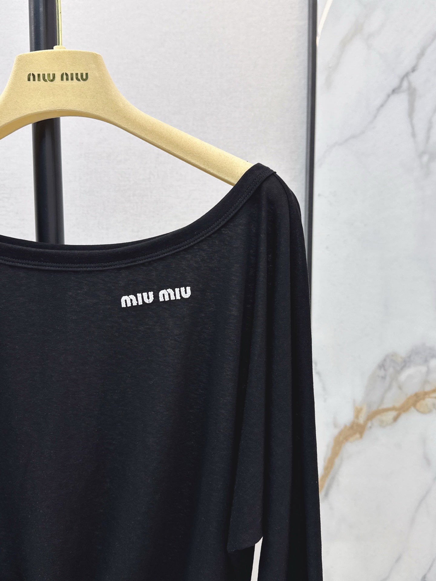 M*u 25ss Boat neck pullover top