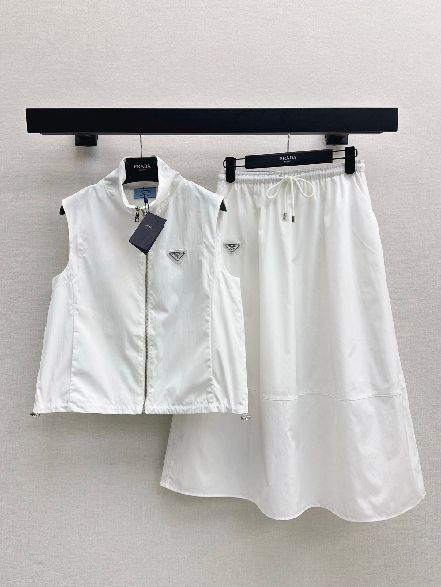 Pra* 25ss sleeveless jacket and skirt suit