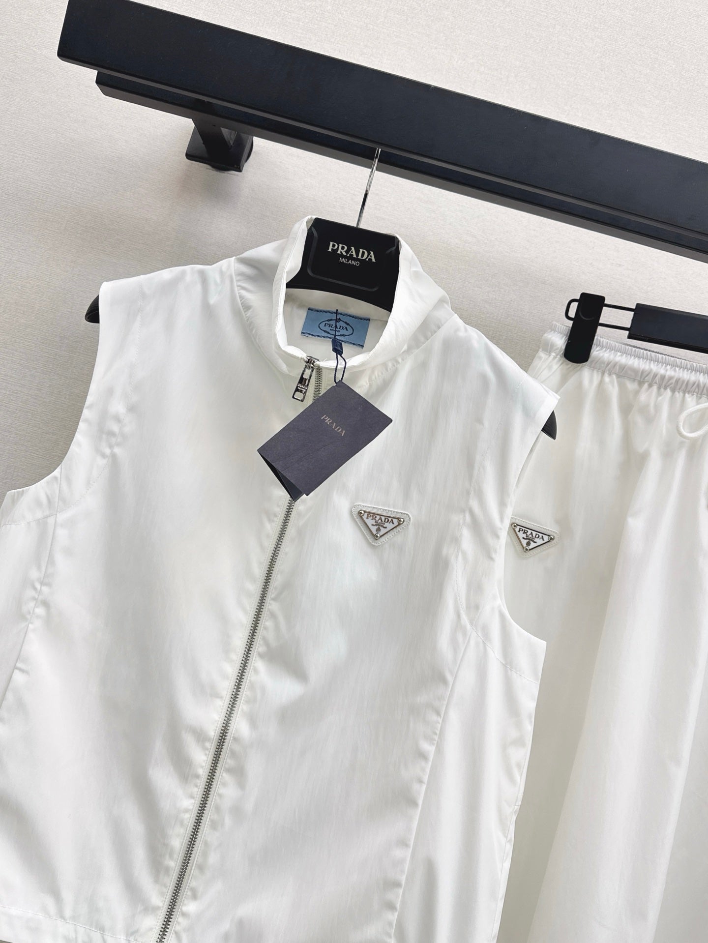 Pra* 25ss sleeveless jacket and skirt suit