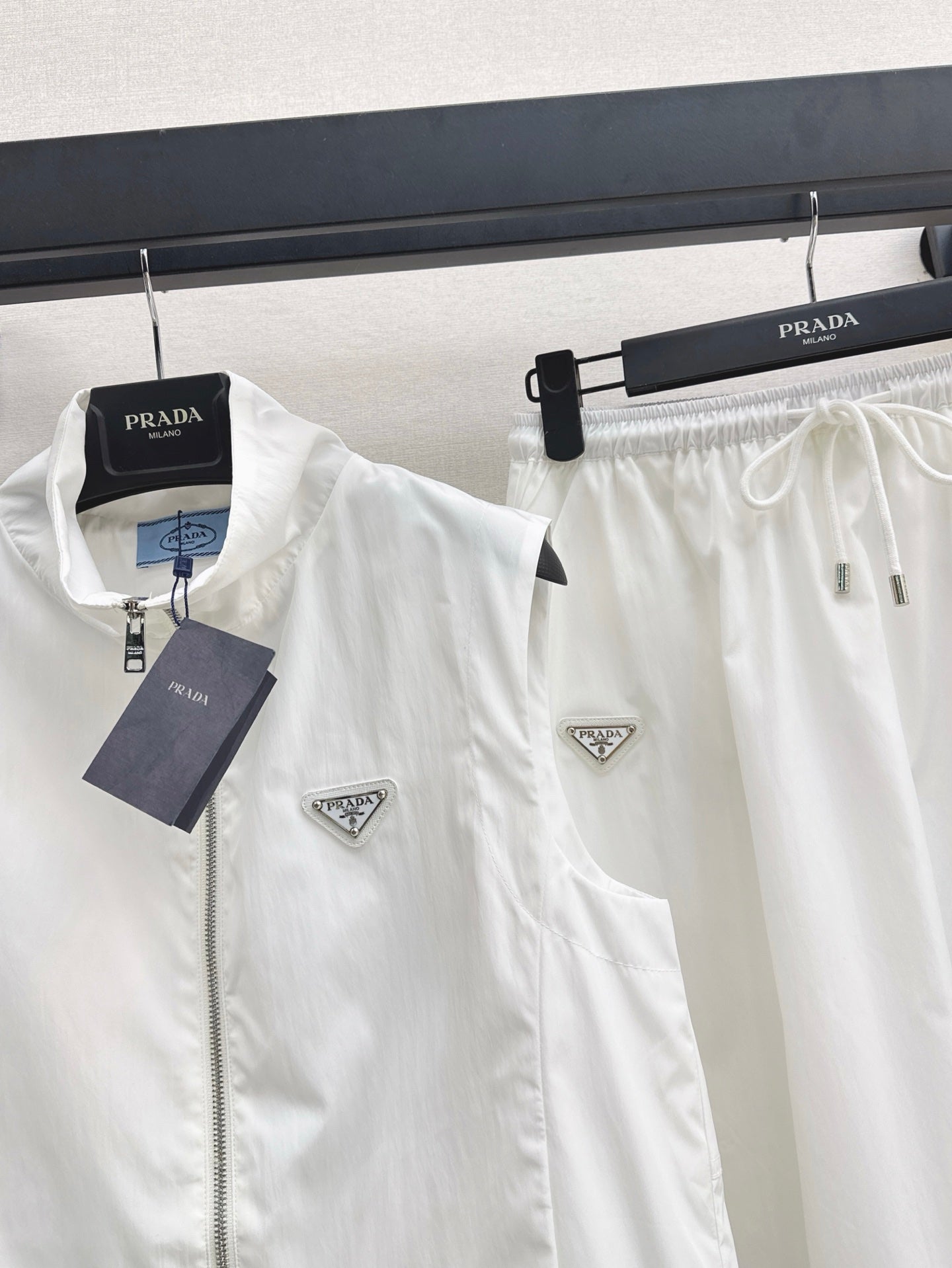 Pra* 25ss sleeveless jacket and skirt suit