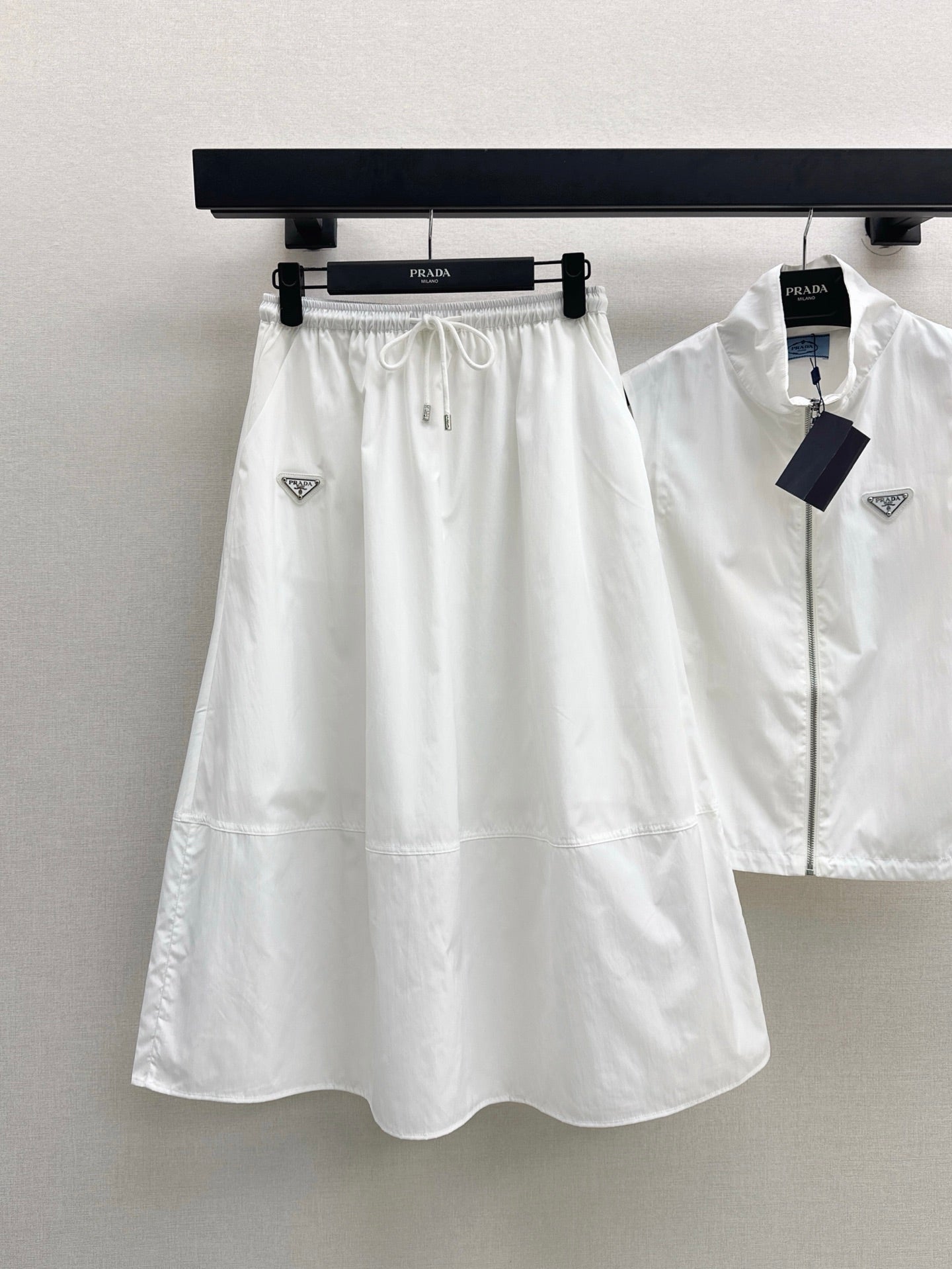 Pra* 25ss sleeveless jacket and skirt suit