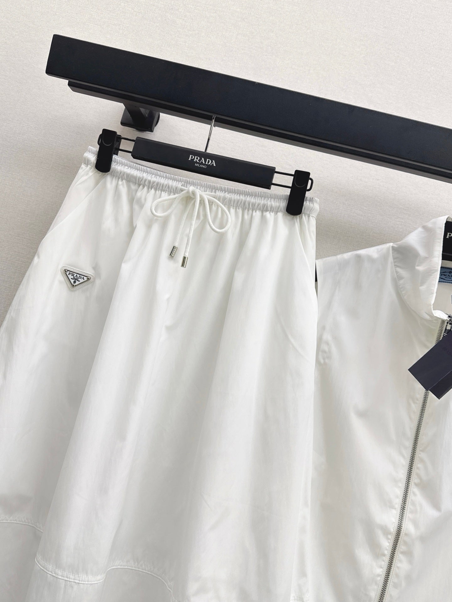 Pra* 25ss sleeveless jacket and skirt suit