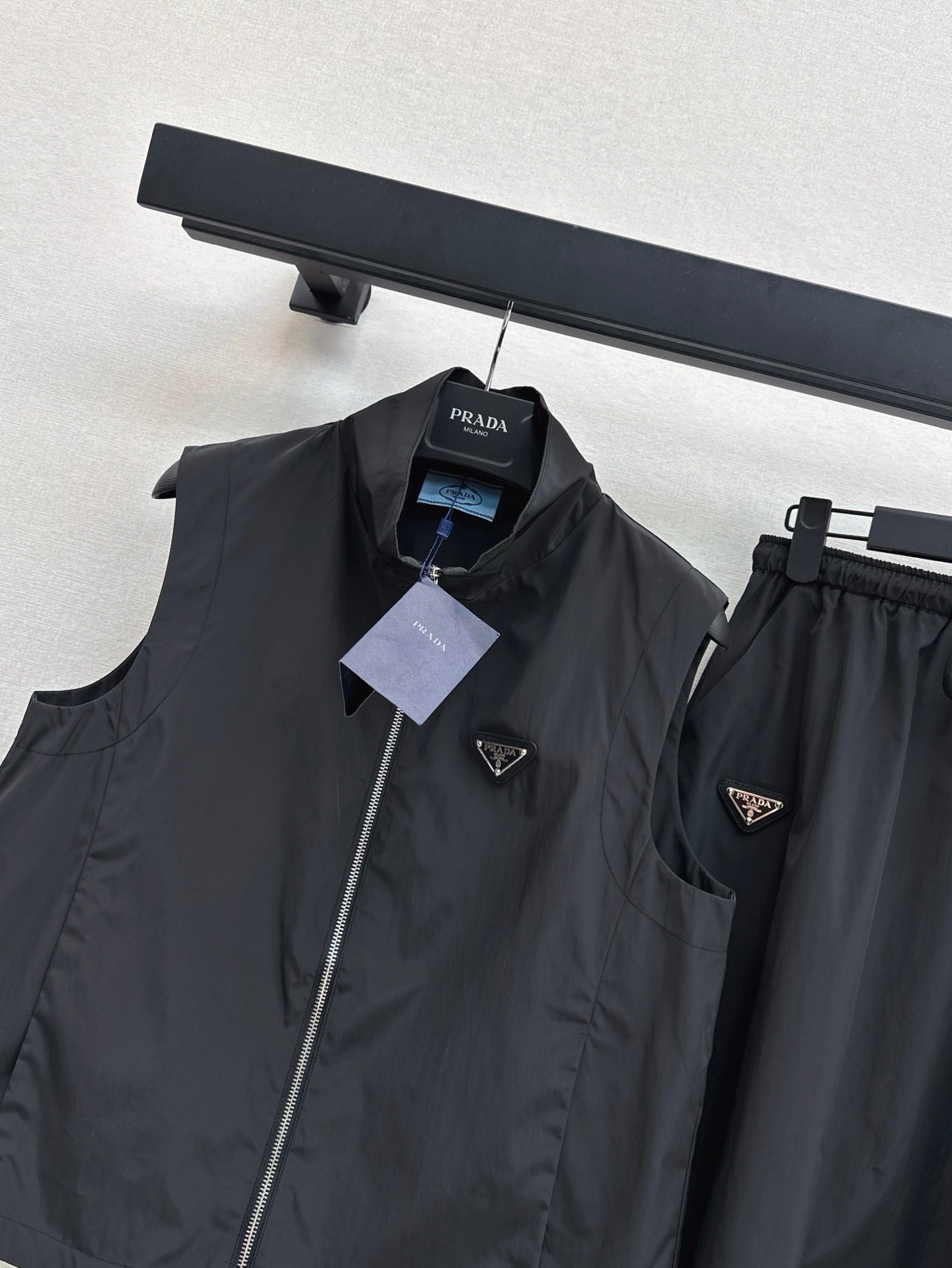 Pra* 25ss sleeveless jacket and skirt suit