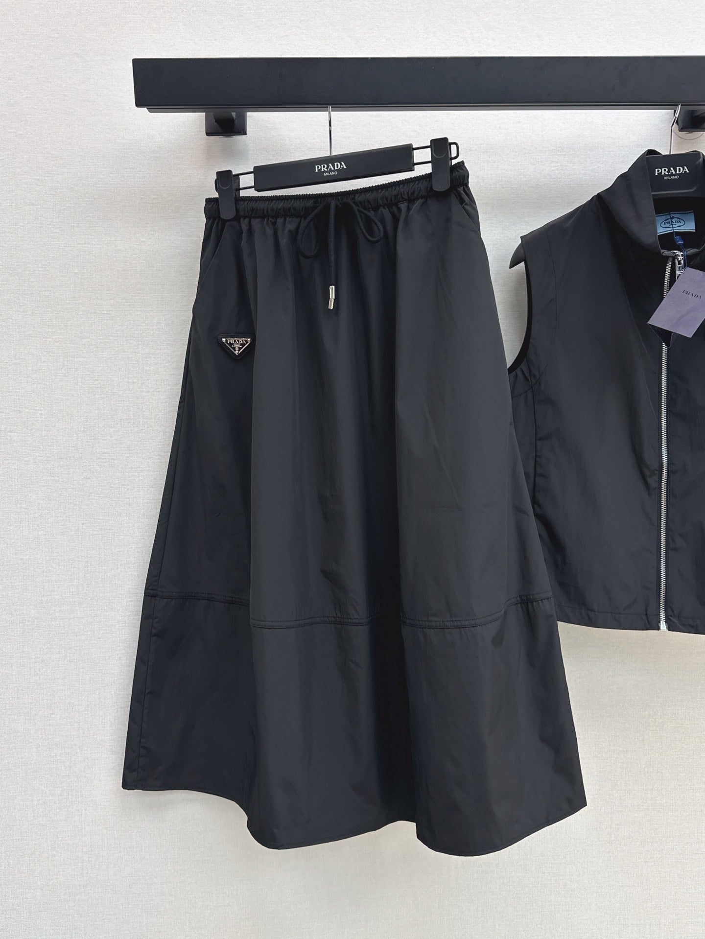 Pra* 25ss sleeveless jacket and skirt suit