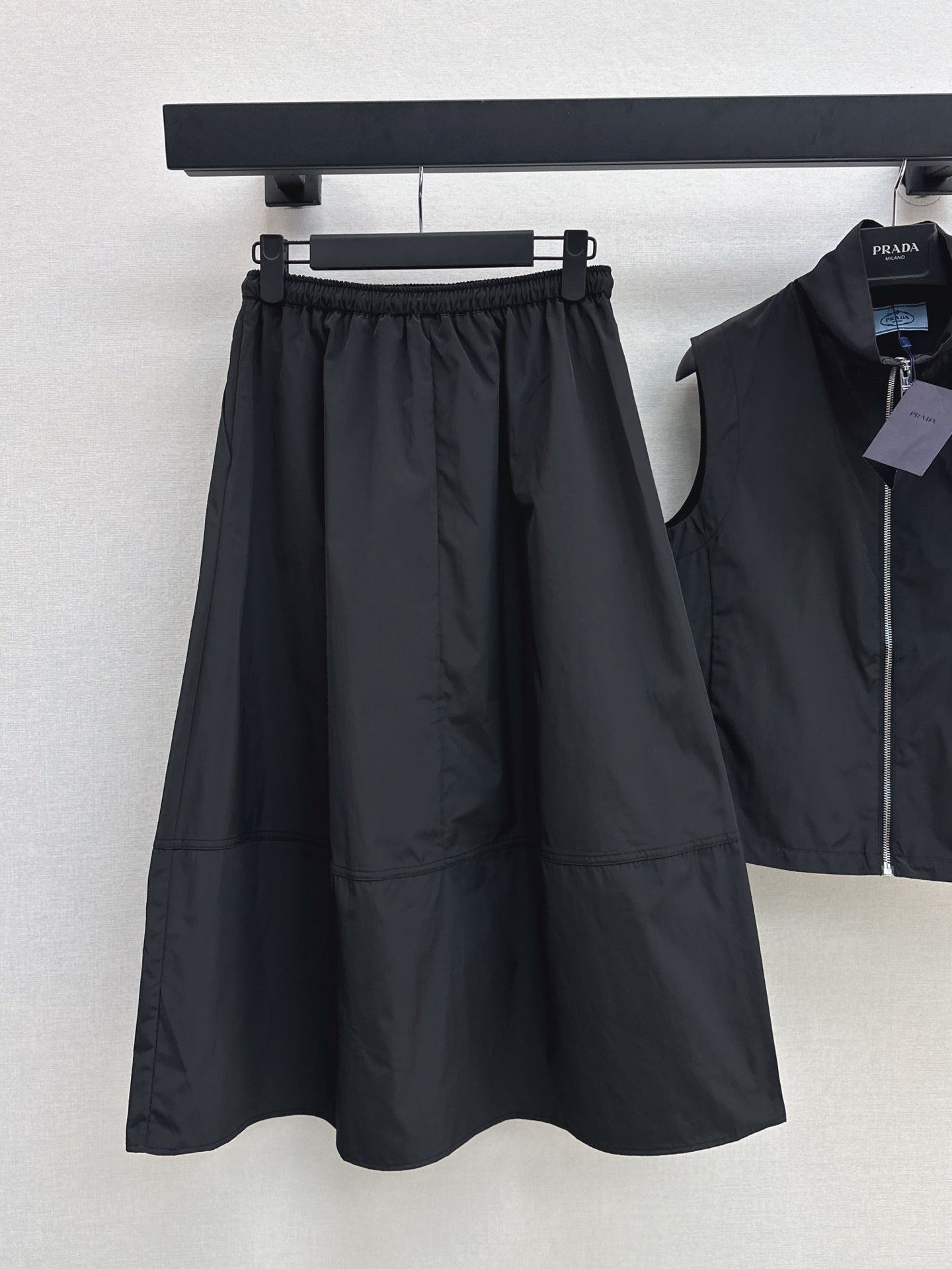 Pra* 25ss sleeveless jacket and skirt suit