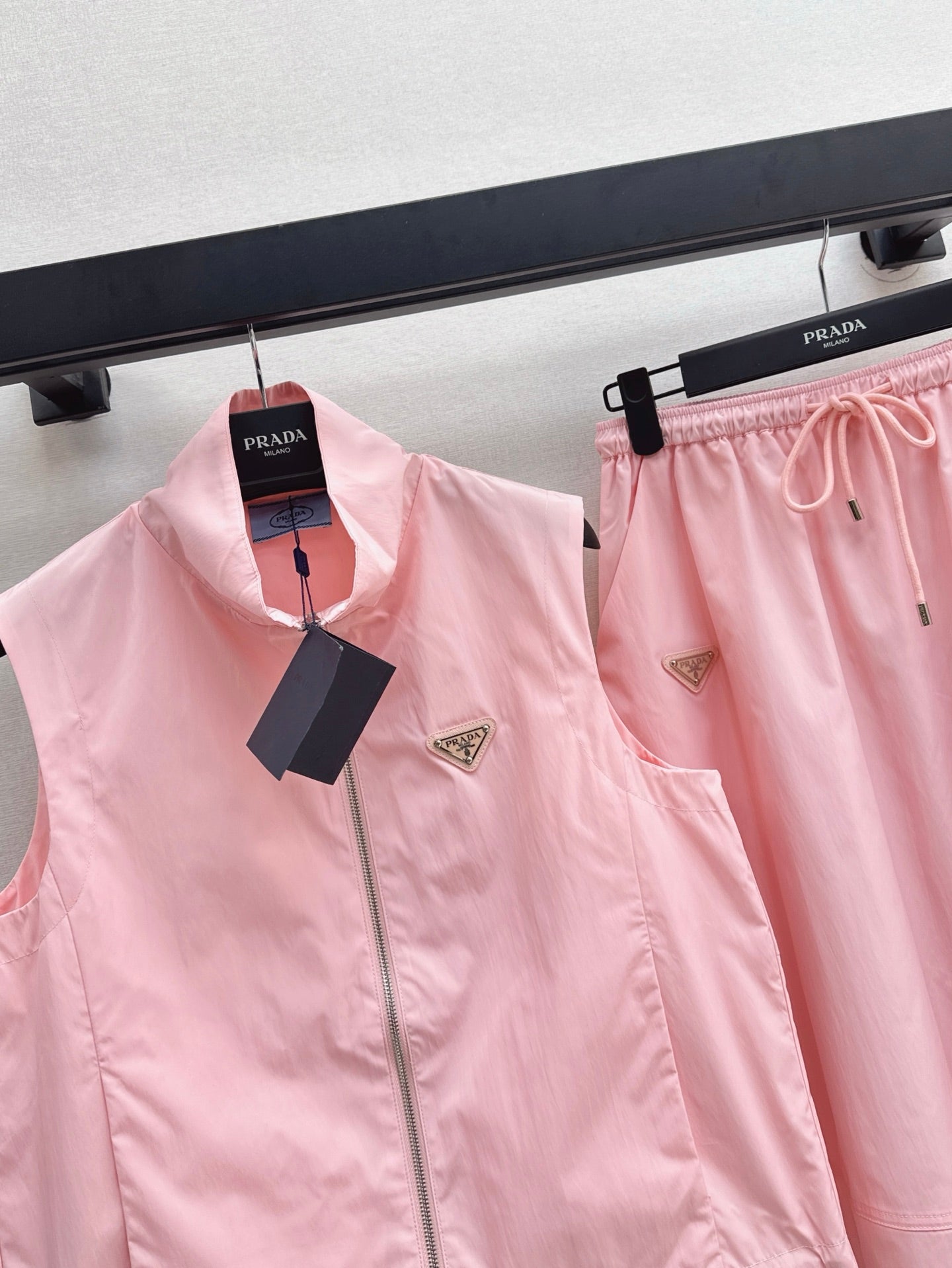 Pra* 25ss sleeveless jacket and skirt suit