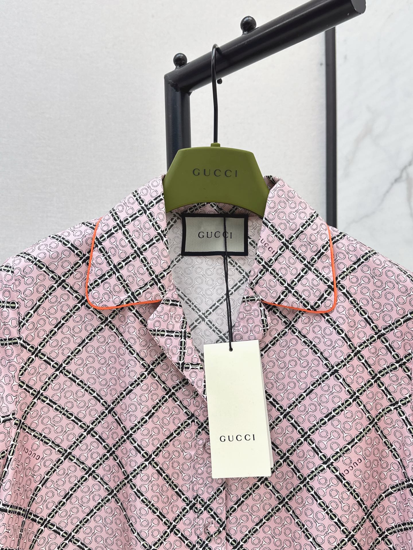 Gu* 25ss chain printed silk shirt