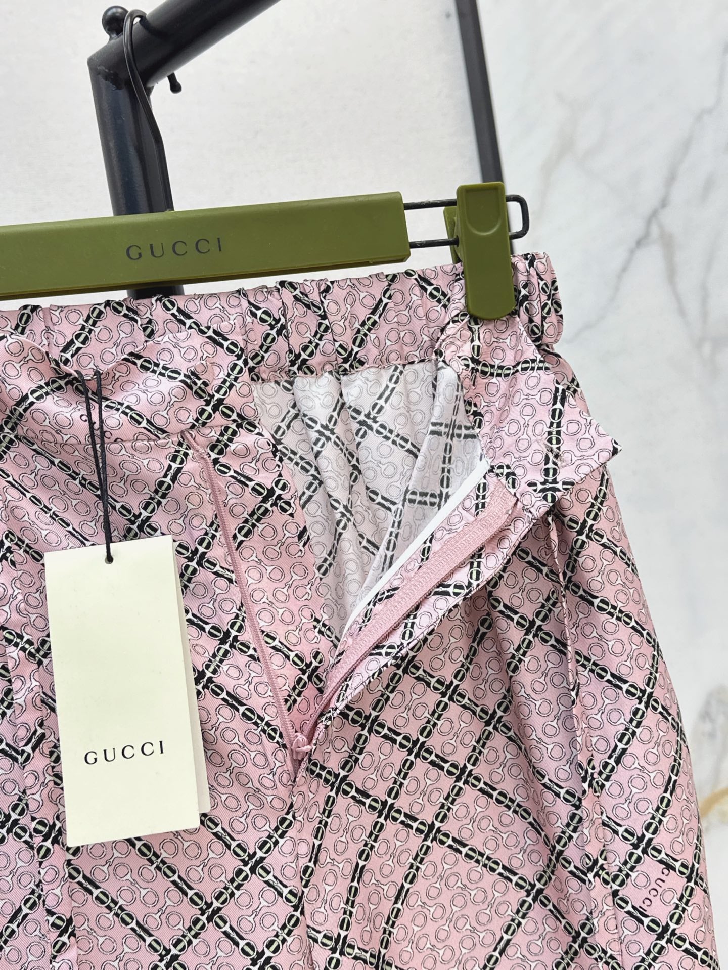 Gu* 25ss chain printed silk pants