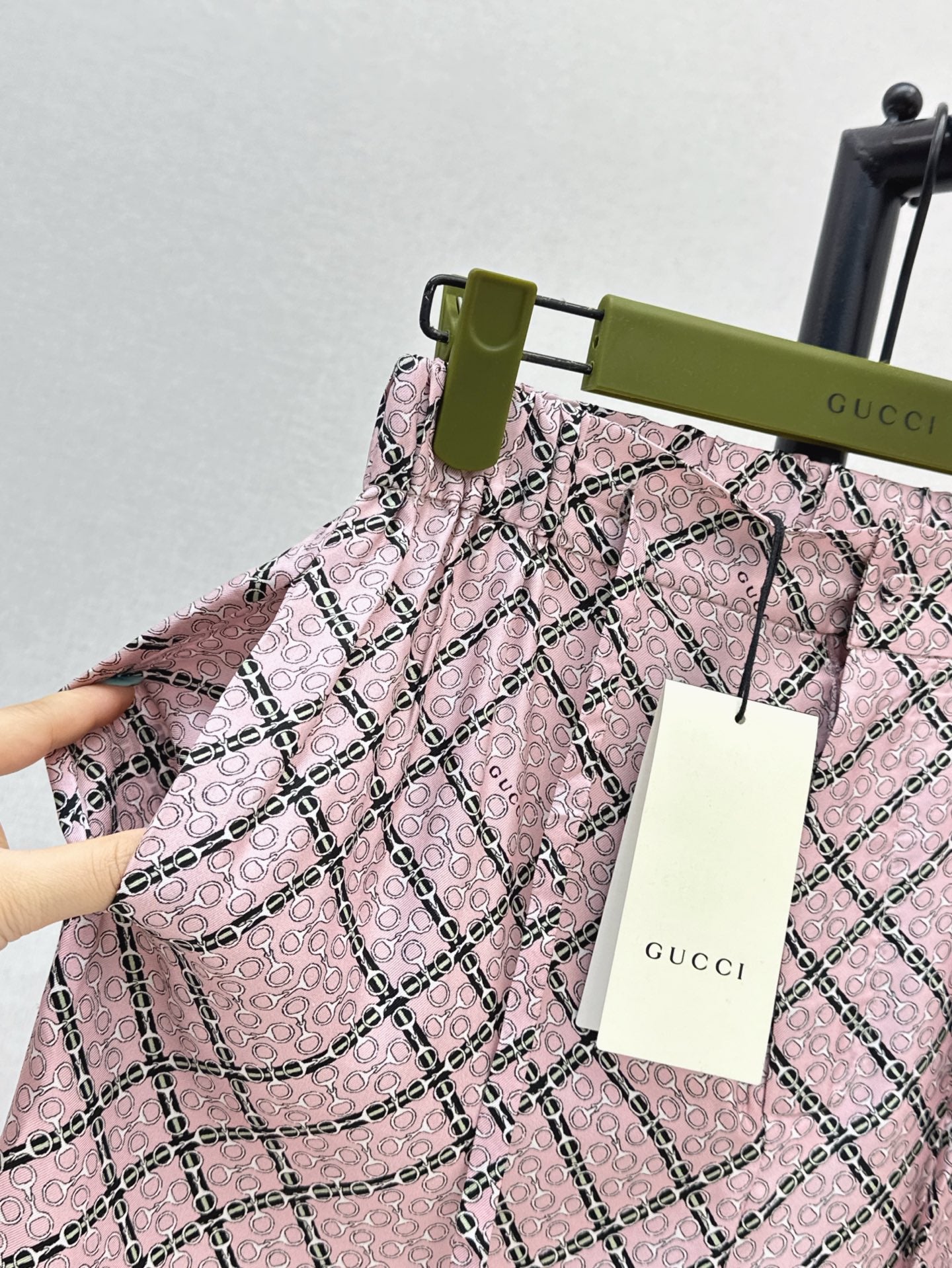 Gu* 25ss chain printed silk pants