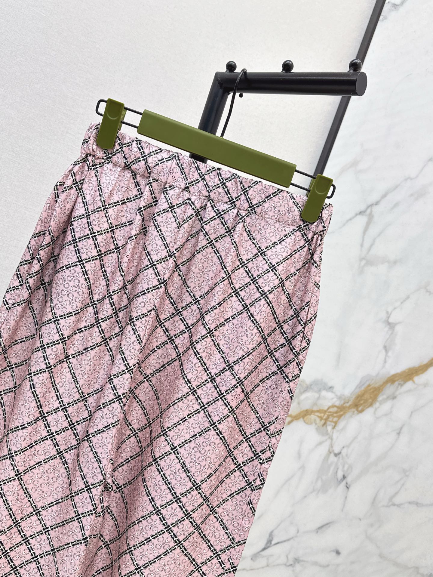 Gu* 25ss chain printed silk pants