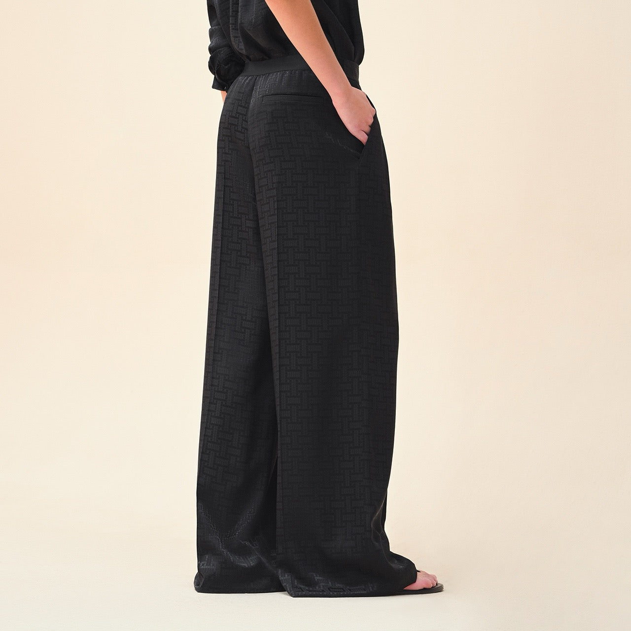 Herm* 25ss printed pleated trousers