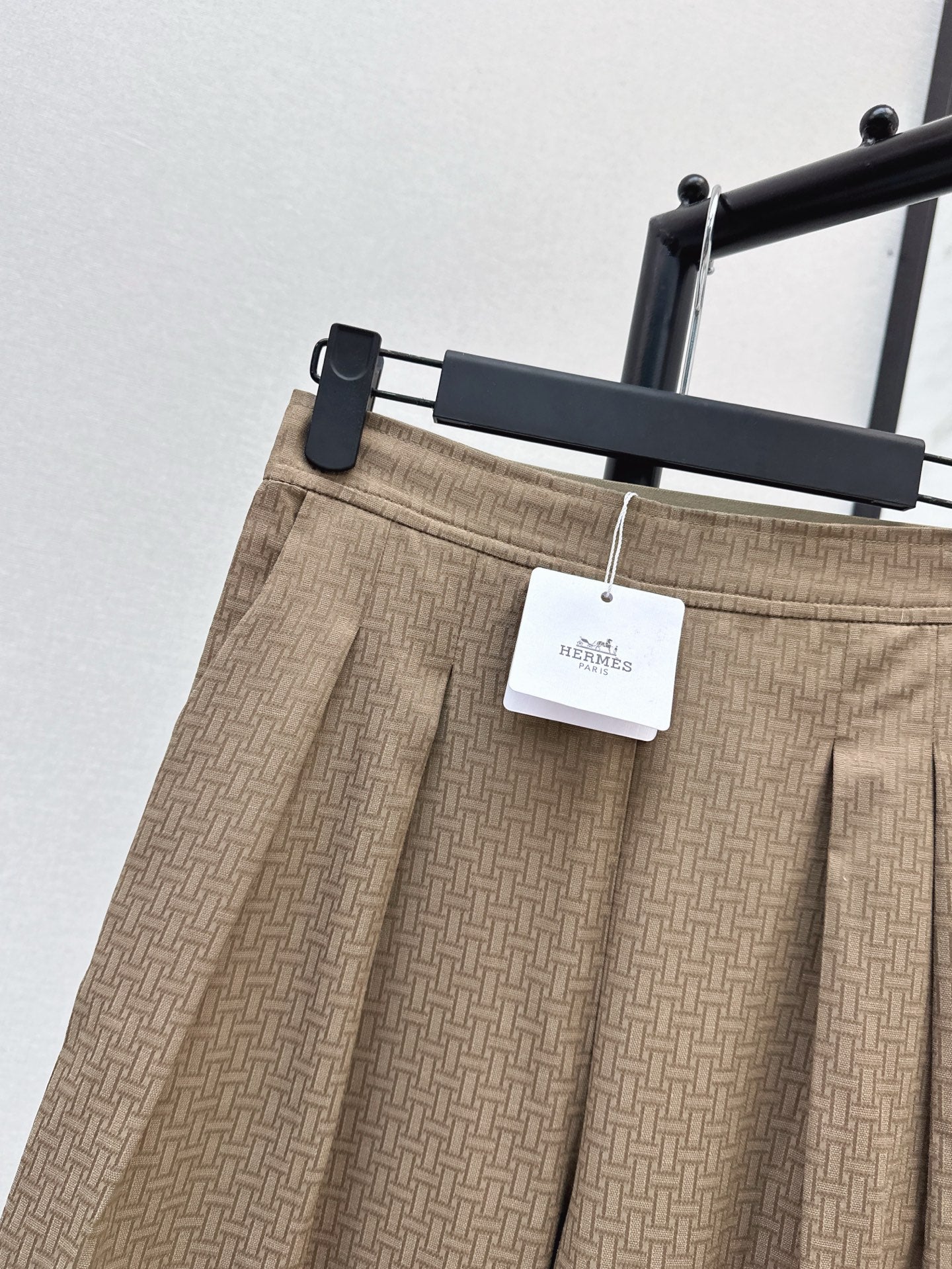 Herm* 25ss printed pleated trousers