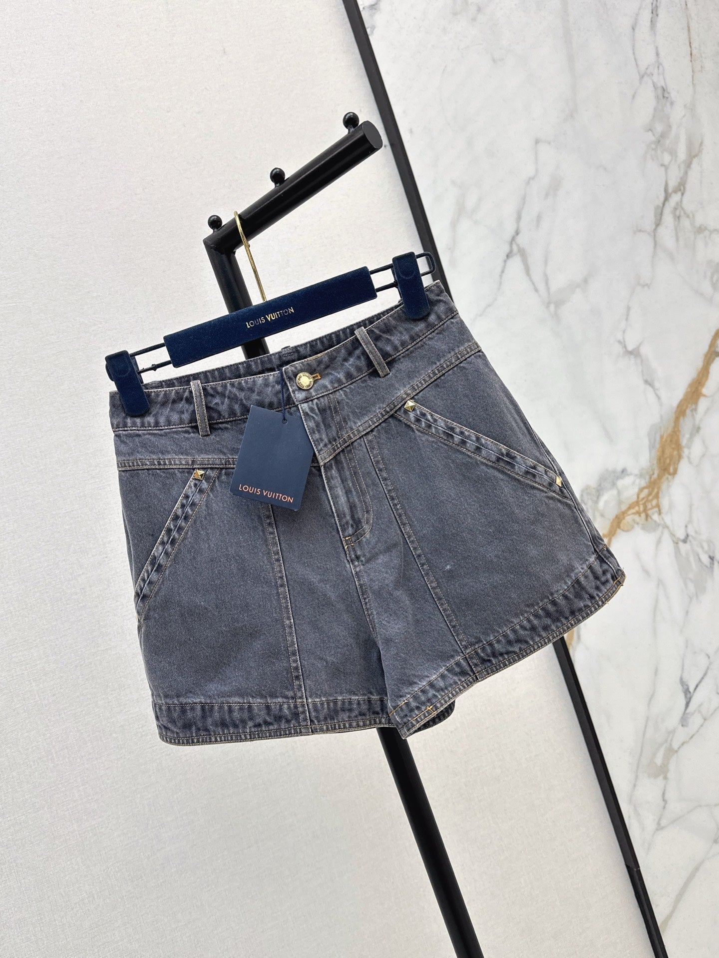 Loui* 25ss embroidered denim short