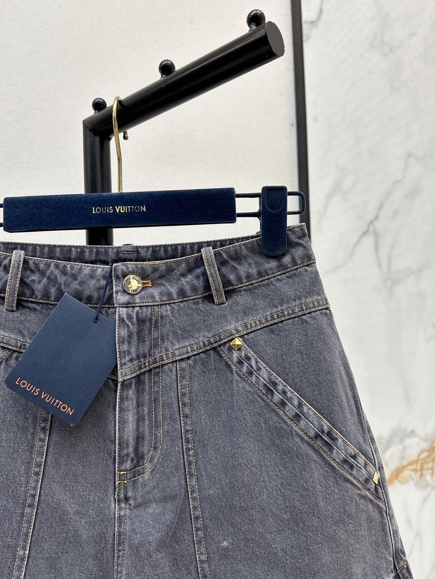 Loui* 25ss embroidered denim short