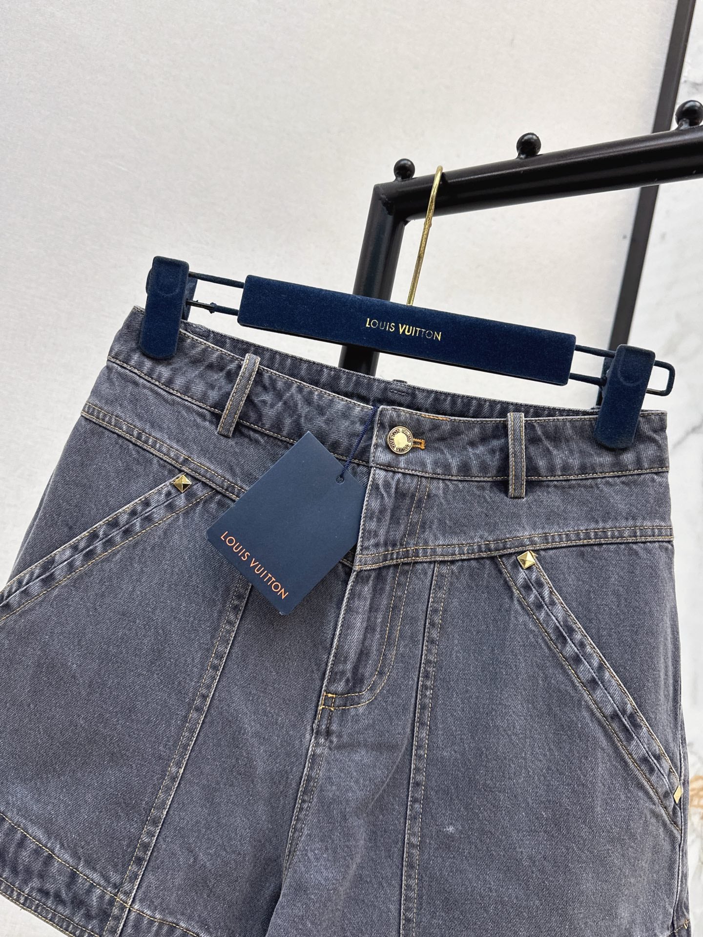 Loui* 25ss embroidered denim short