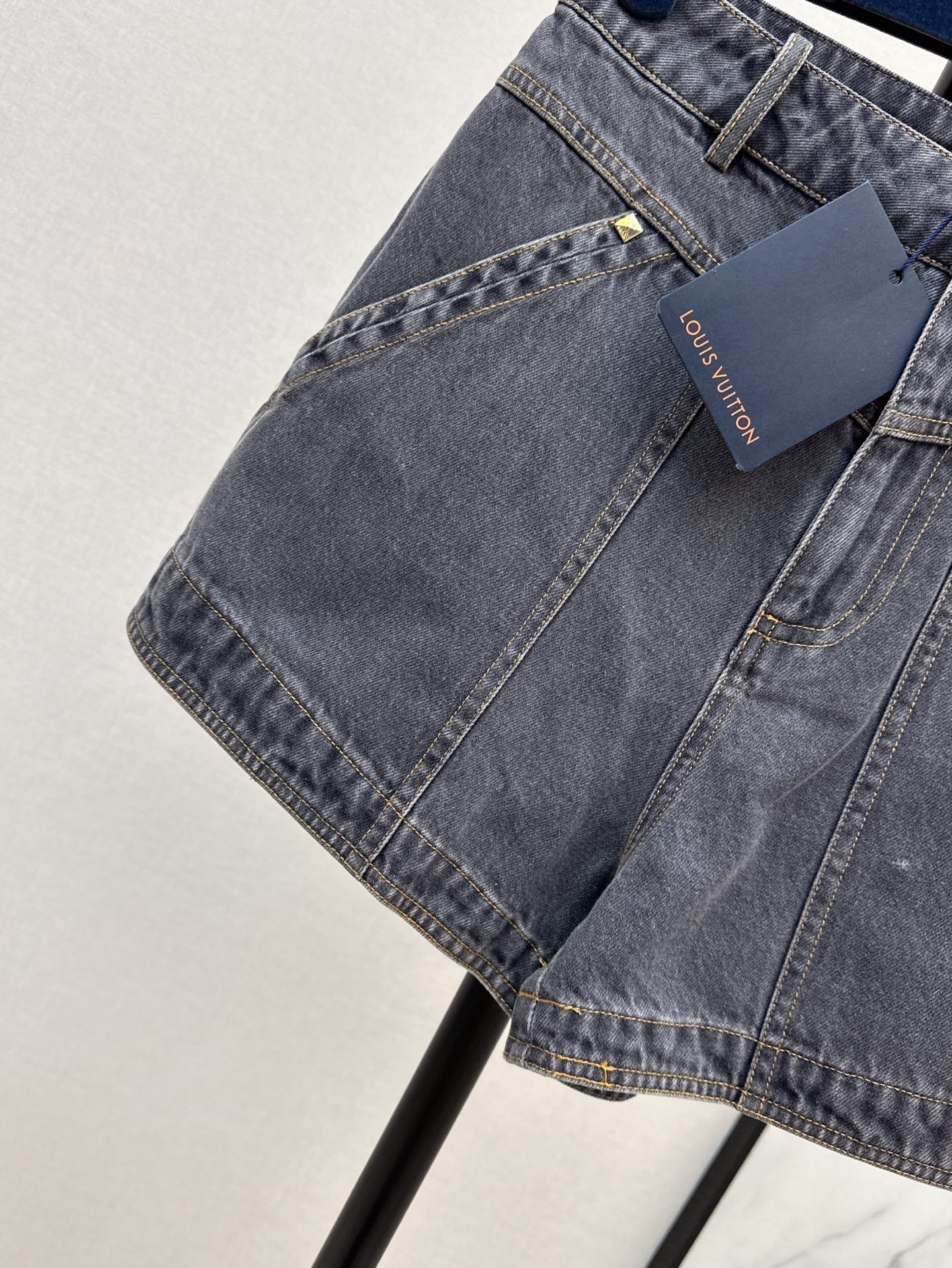 Loui* 25ss embroidered denim short