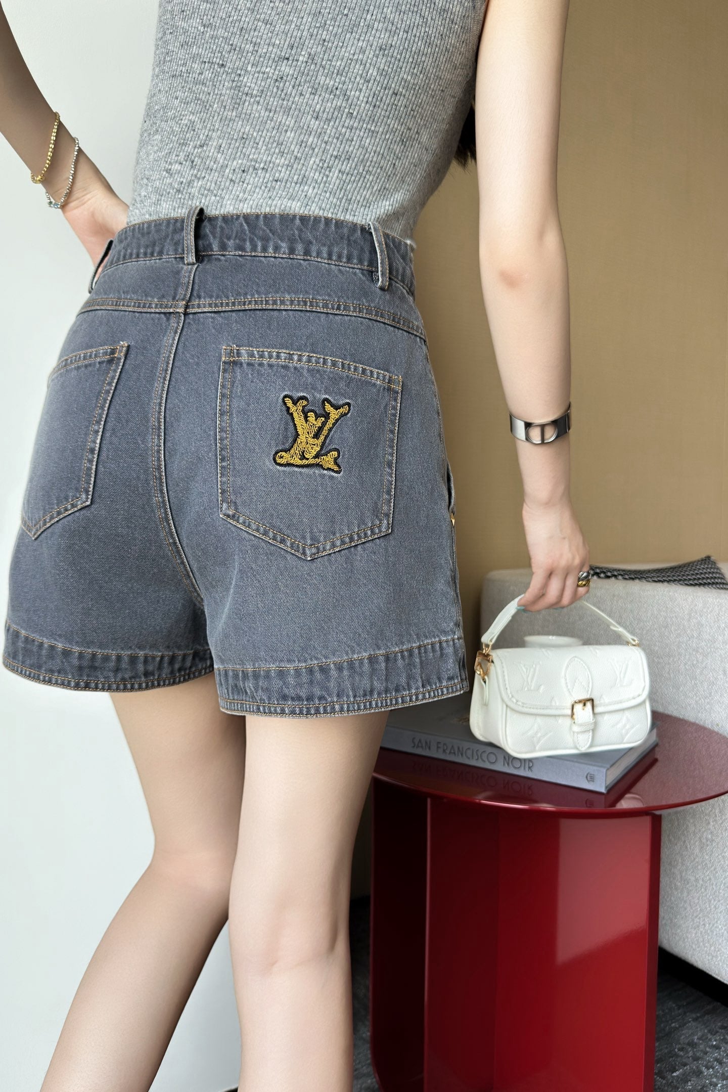 Loui* 25ss embroidered denim short