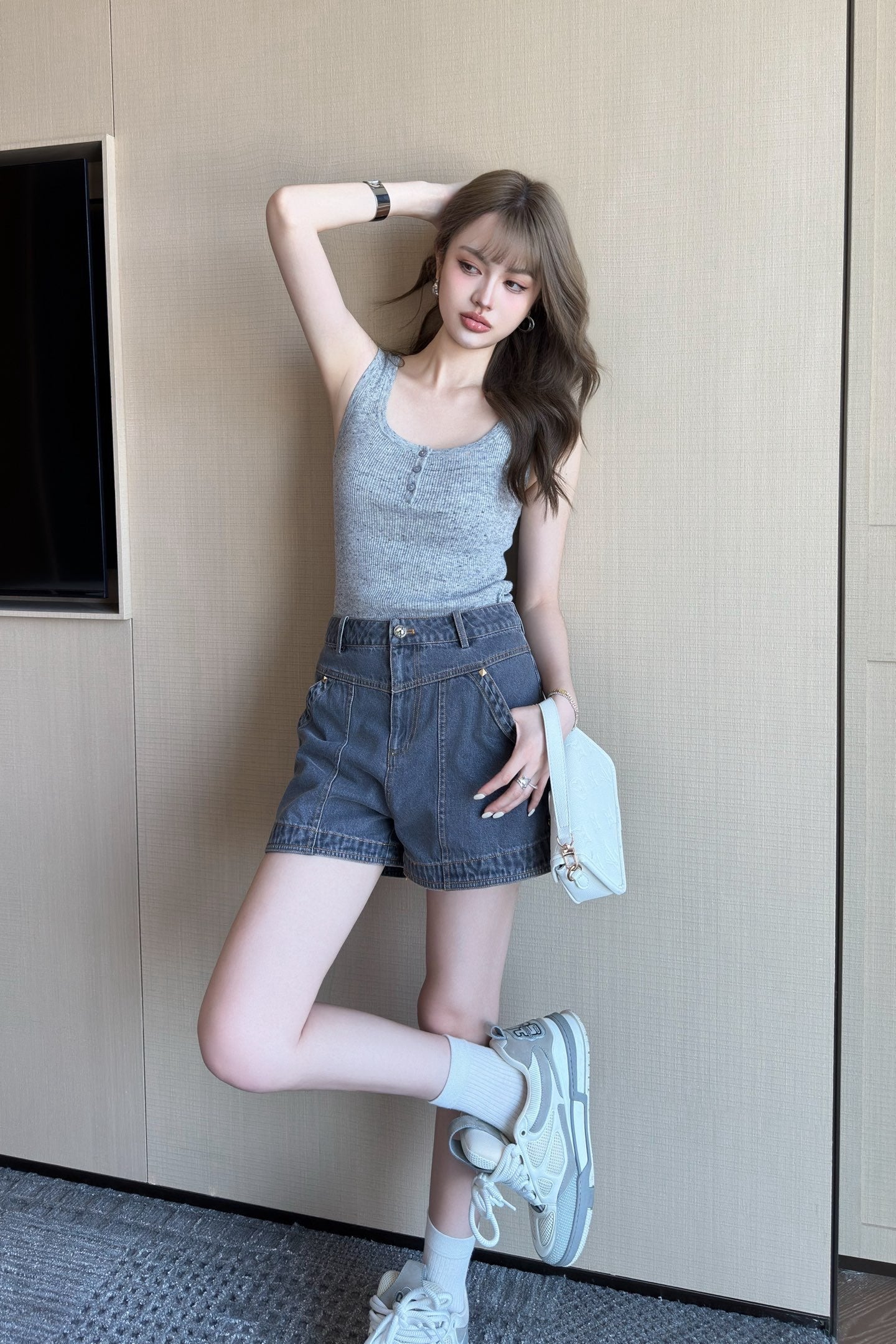 Loui* 25ss embroidered denim short