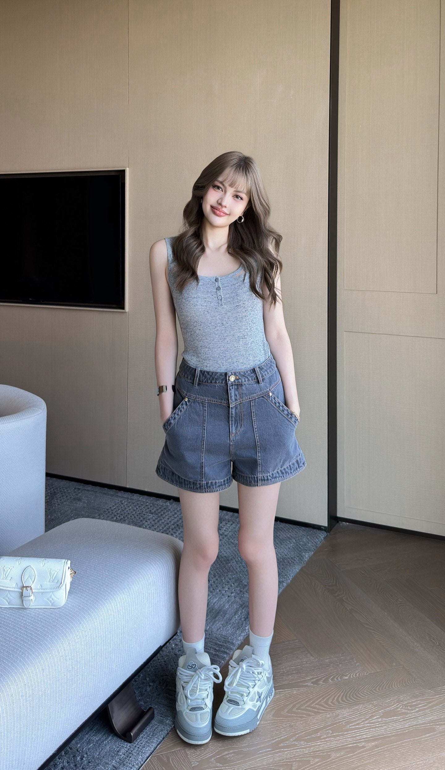 Loui* 25ss embroidered denim short