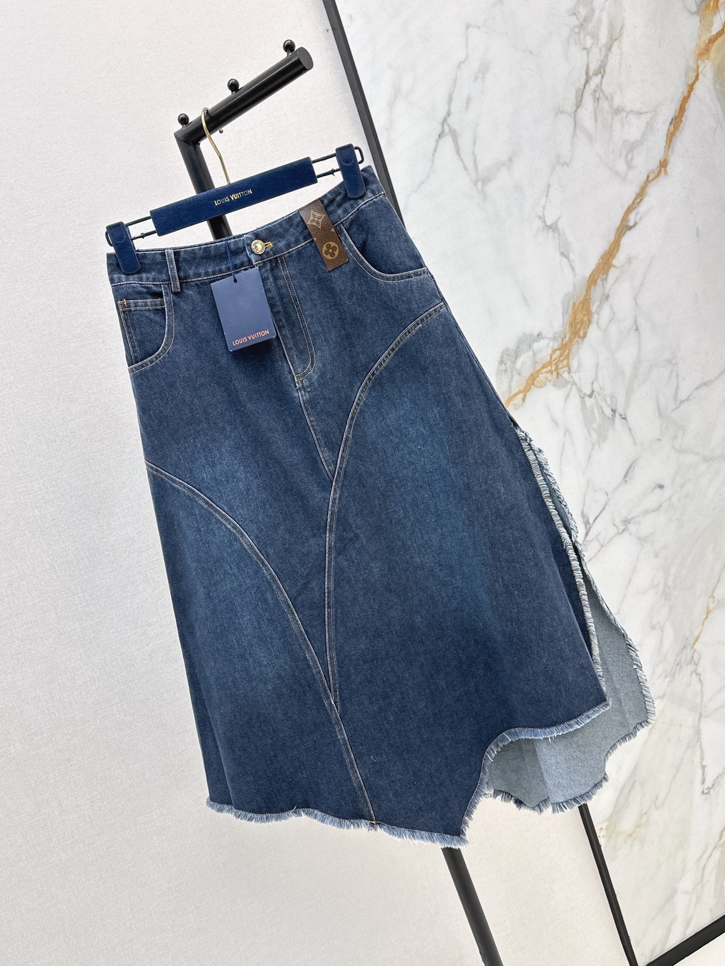 Loui* 25ss split denim skirt