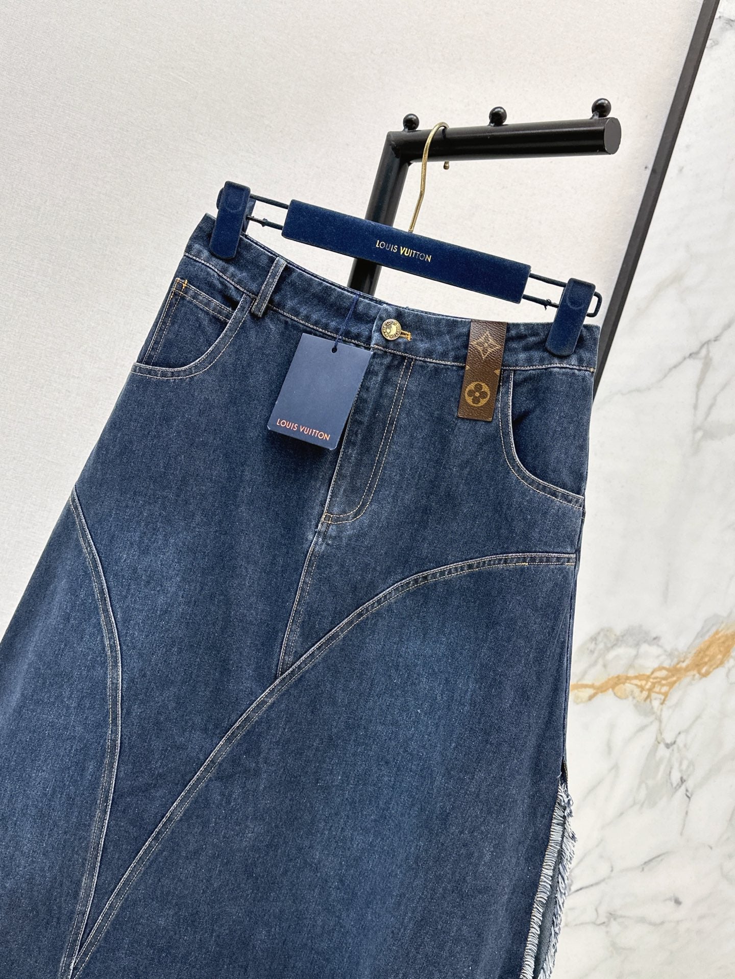 Loui* 25ss split denim skirt