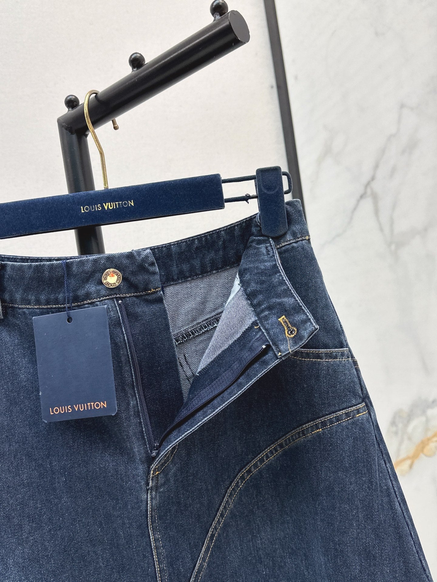 Loui* 25ss split denim skirt