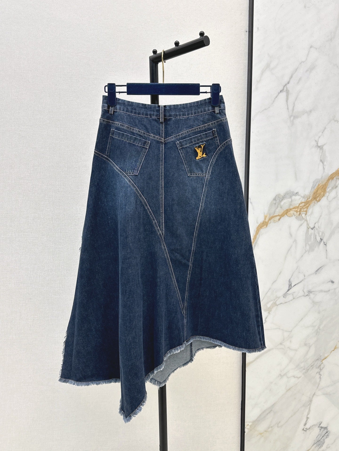 Loui* 25ss split denim skirt