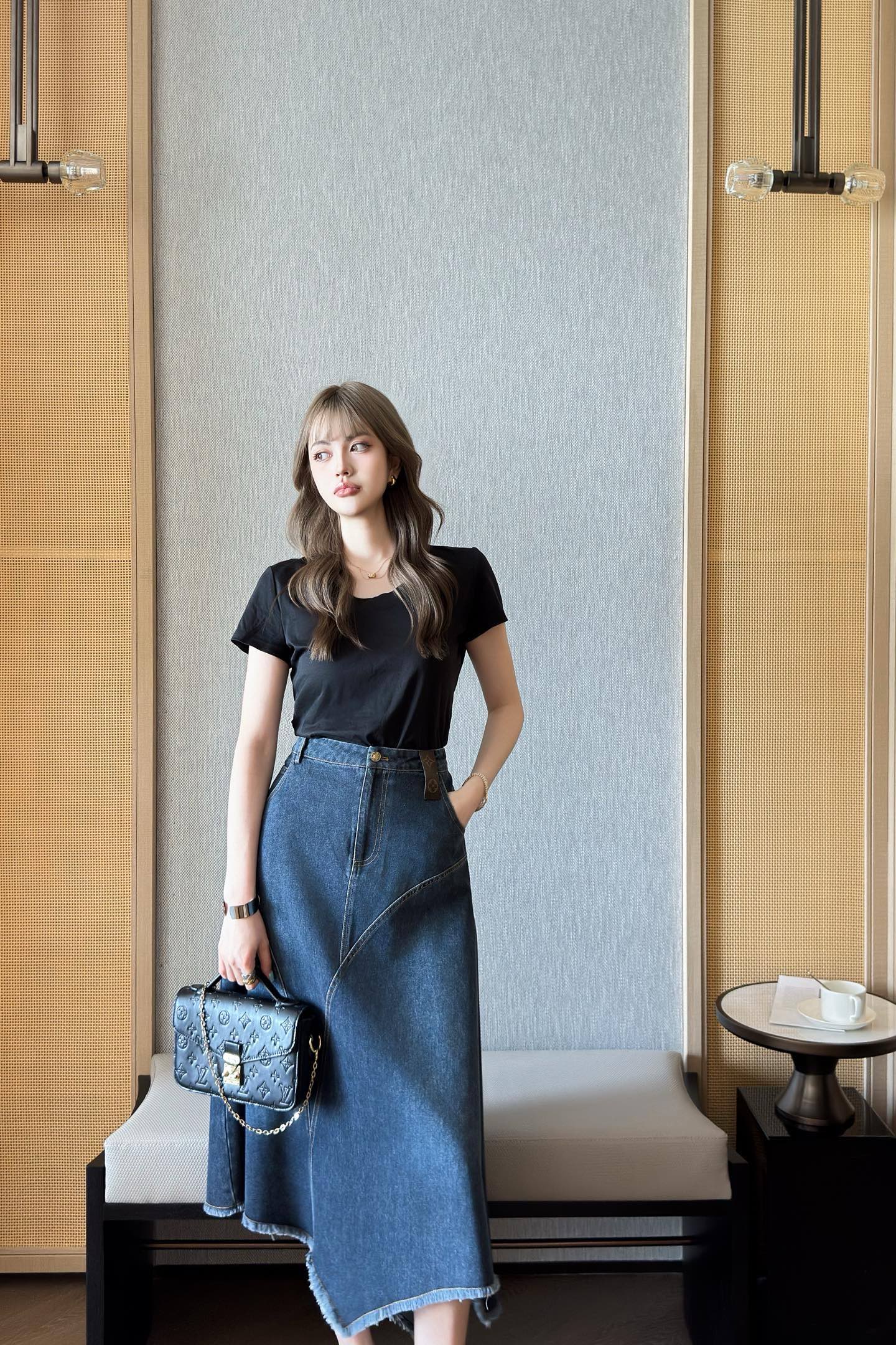 Loui* 25ss split denim skirt