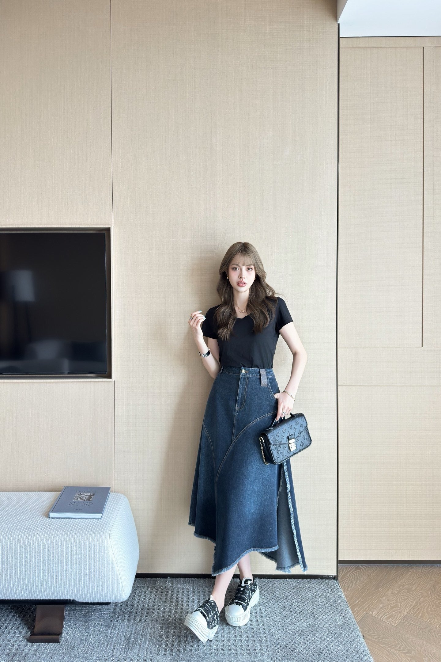 Loui* 25ss split denim skirt